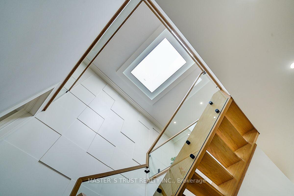 Photo 18 of 202 Carlton Road, Markham, Unionville — HOMEH