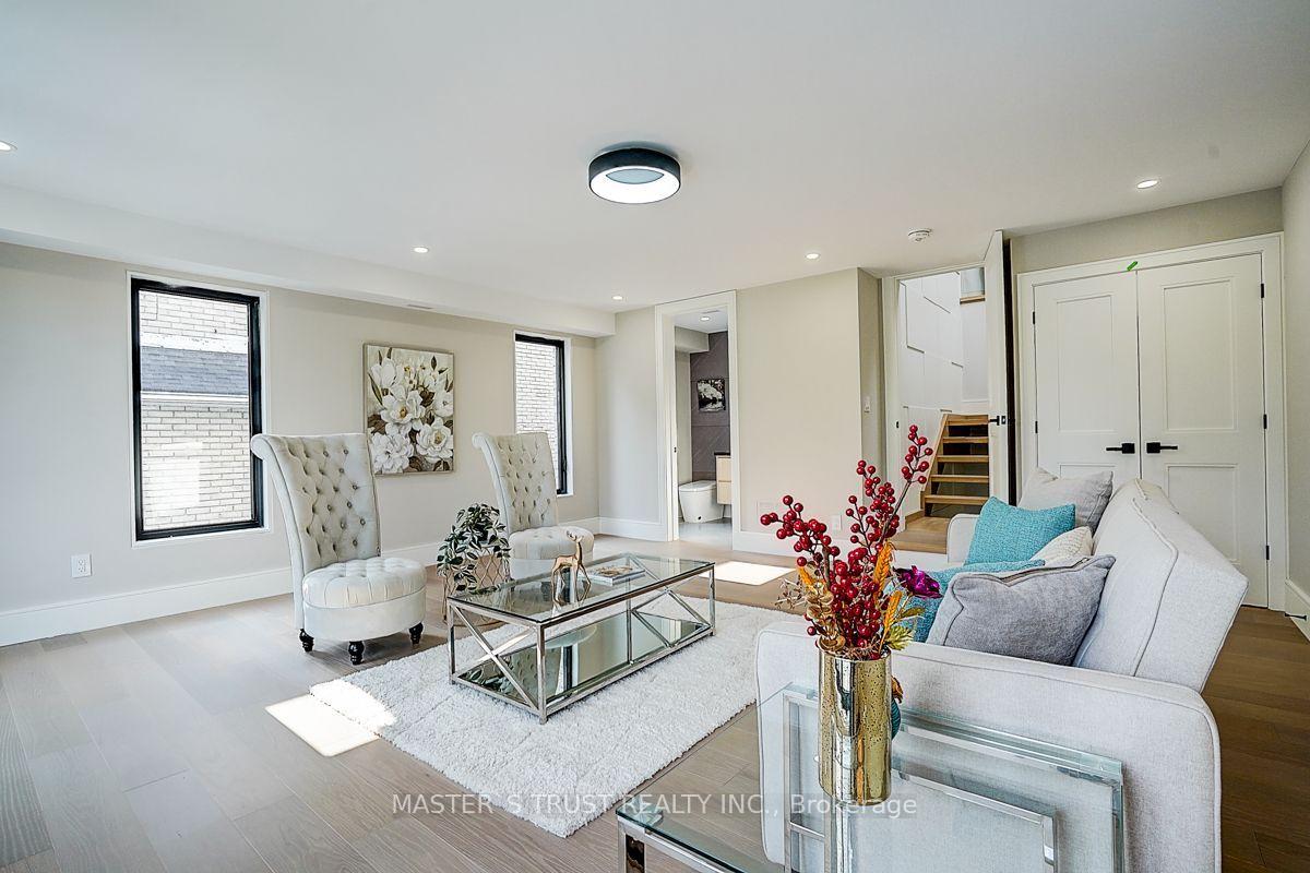 Photo 21 of 202 Carlton Road, Markham, Unionville — HOMEH