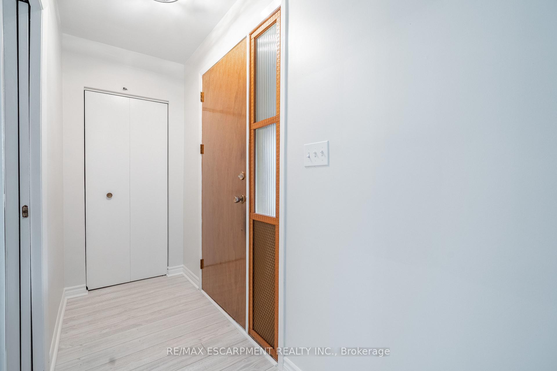 Photo 5 of 75 Purdy Crescent, Hamilton, Greeningdon — HOMEH