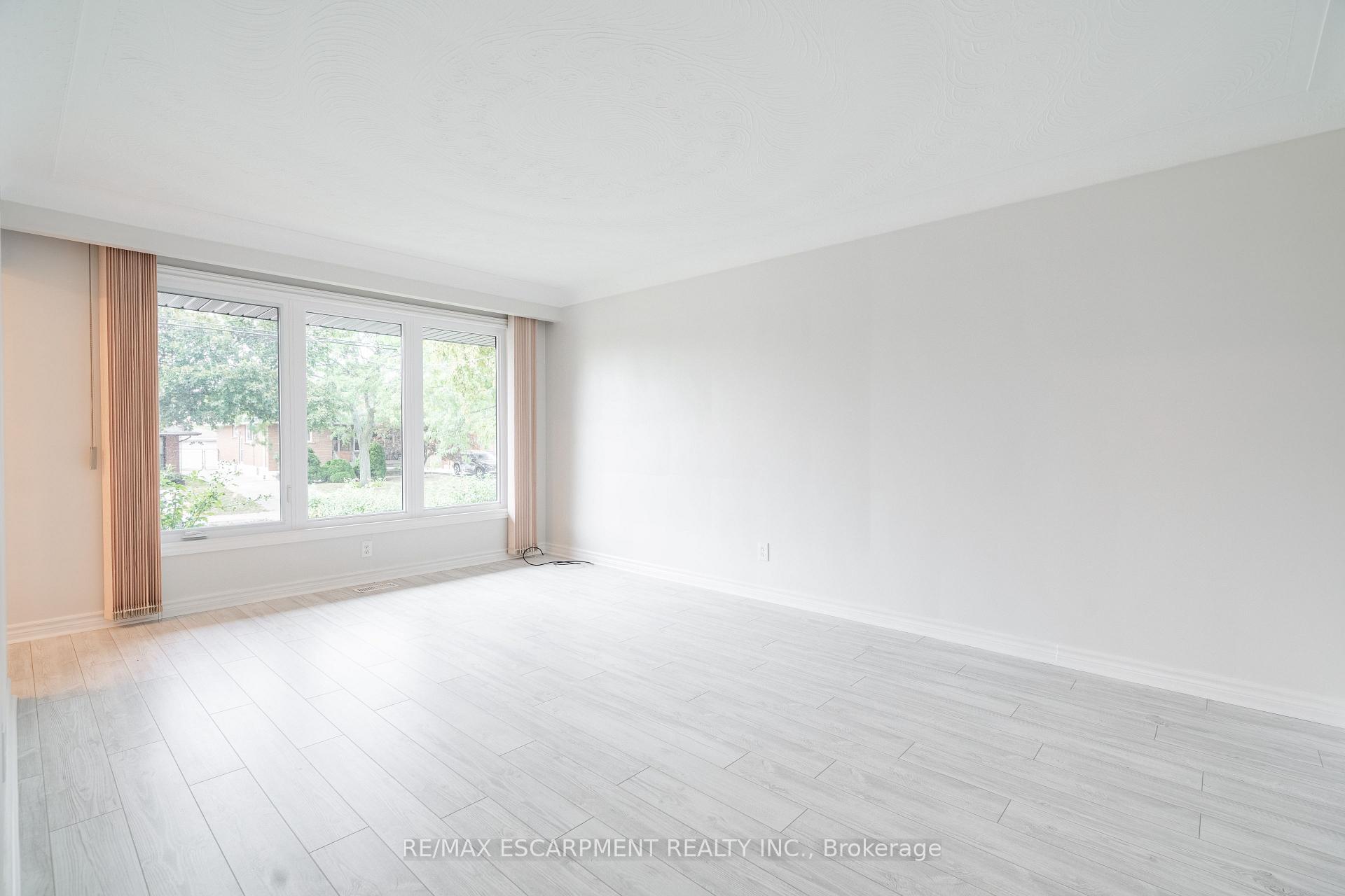 Photo 9 of 75 Purdy Crescent, Hamilton, Greeningdon — HOMEH