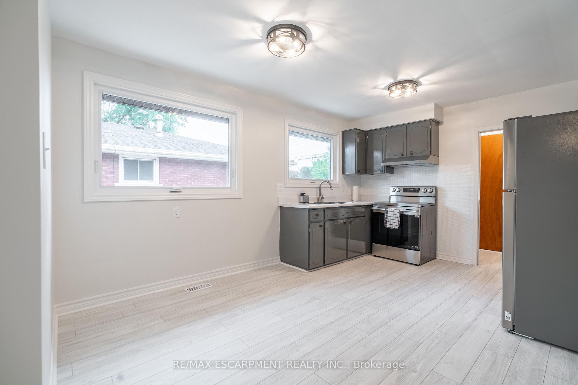 Photo 11 of 75 Purdy Crescent, Hamilton, Greeningdon — HOMEH
