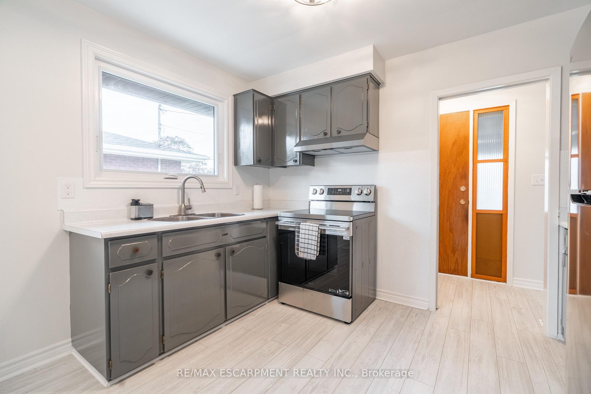 Photo 16 of 75 Purdy Crescent, Hamilton, Greeningdon — HOMEH