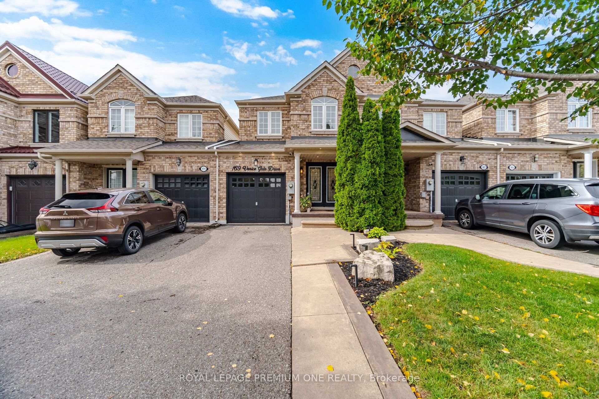 Photo 3 of 169 Venice Gate Drive, Vaughan, Vellore Village — HOMEH