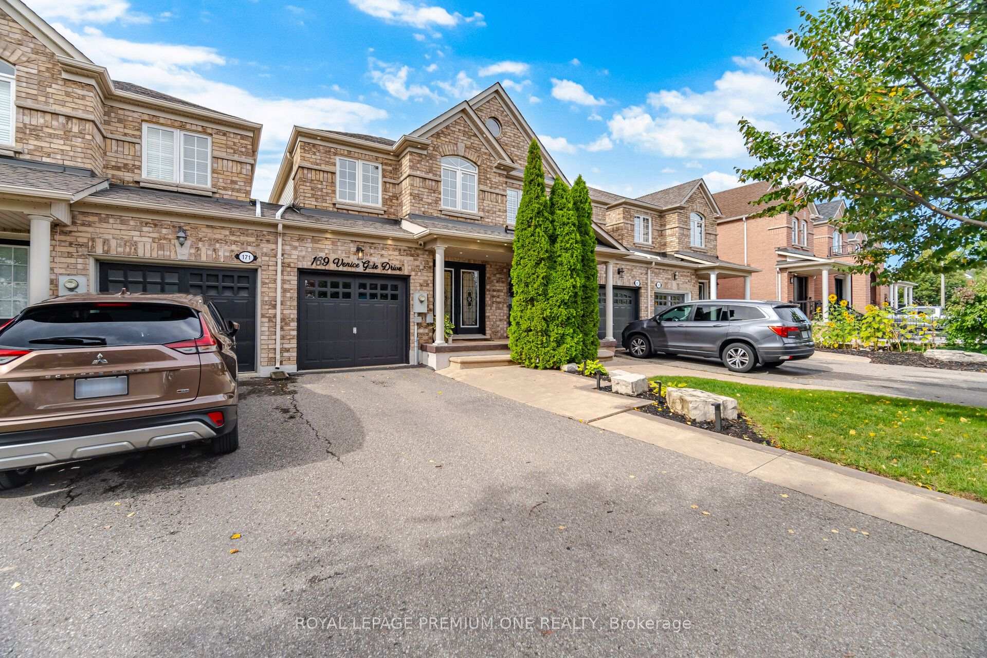 Photo 4 of 169 Venice Gate Drive, Vaughan, Vellore Village — HOMEH