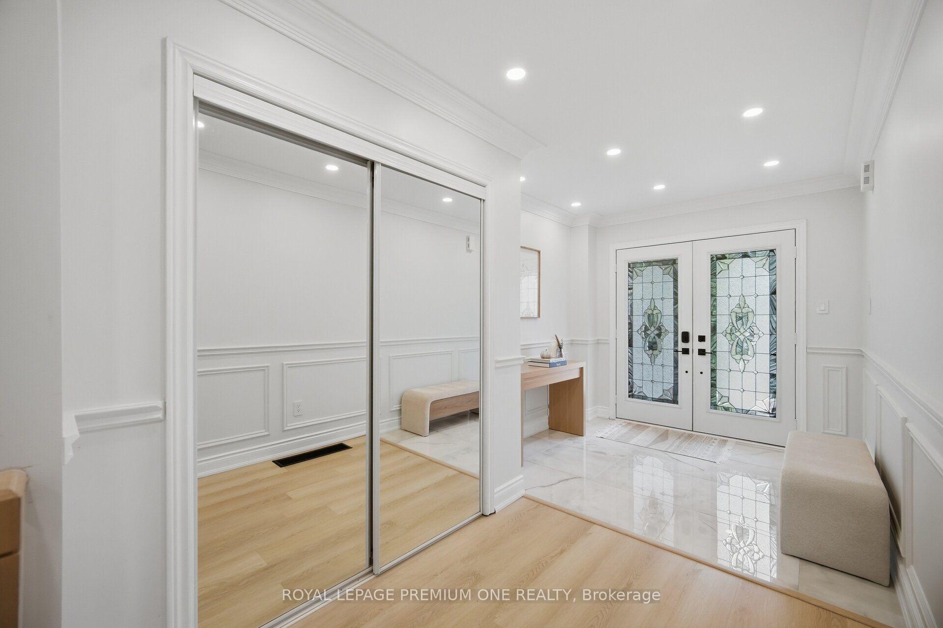 Photo 6 of 169 Venice Gate Drive, Vaughan, Vellore Village — HOMEH