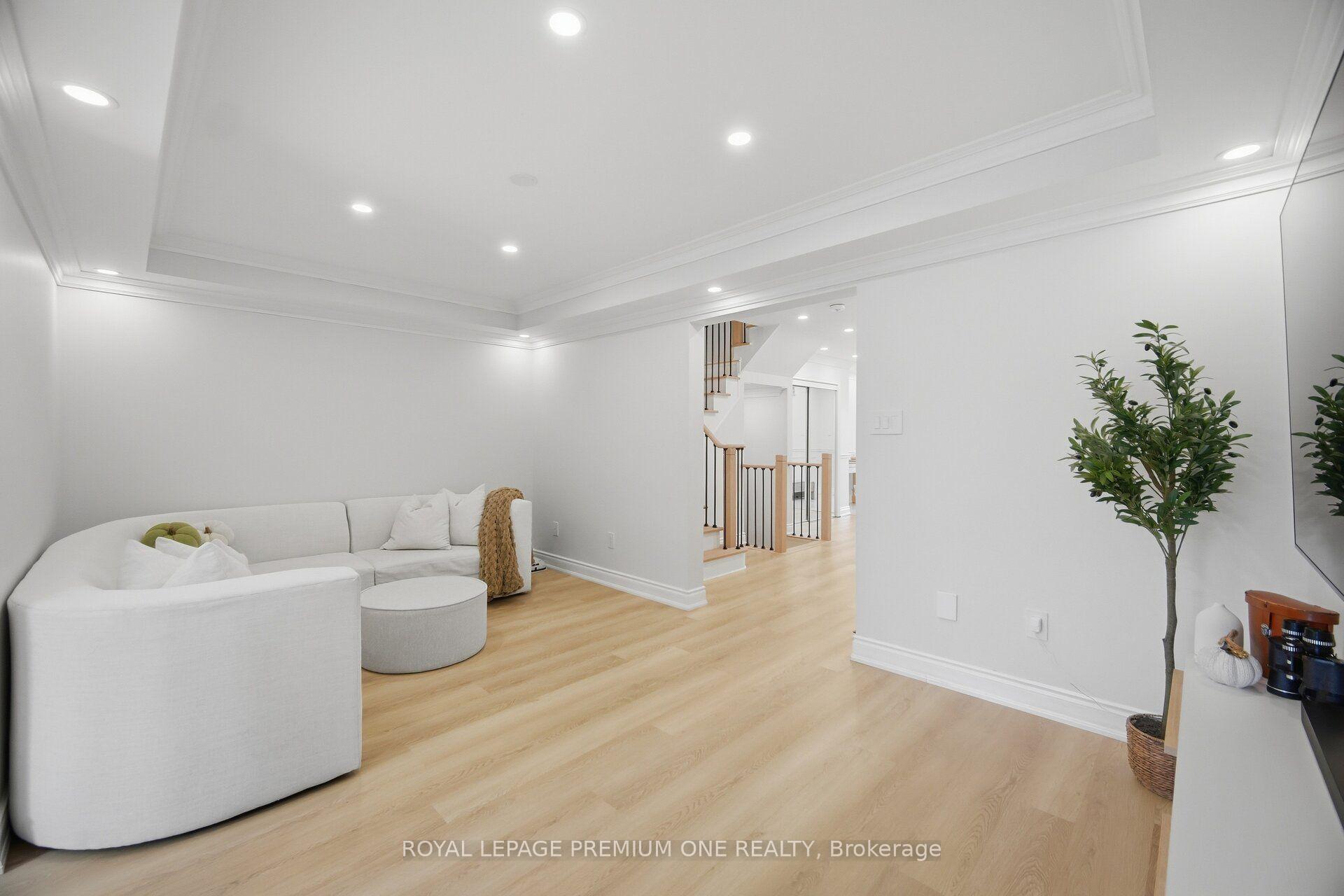 Photo 8 of 169 Venice Gate Drive, Vaughan, Vellore Village — HOMEH