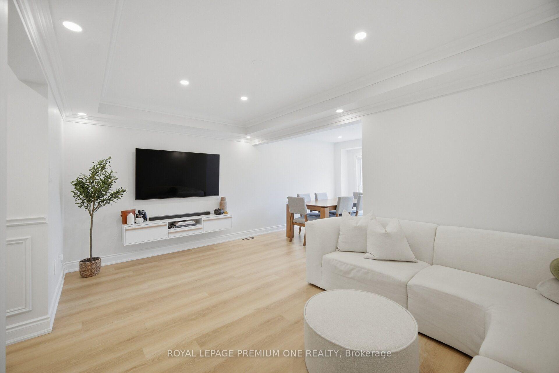 Photo 9 of 169 Venice Gate Drive, Vaughan, Vellore Village — HOMEH