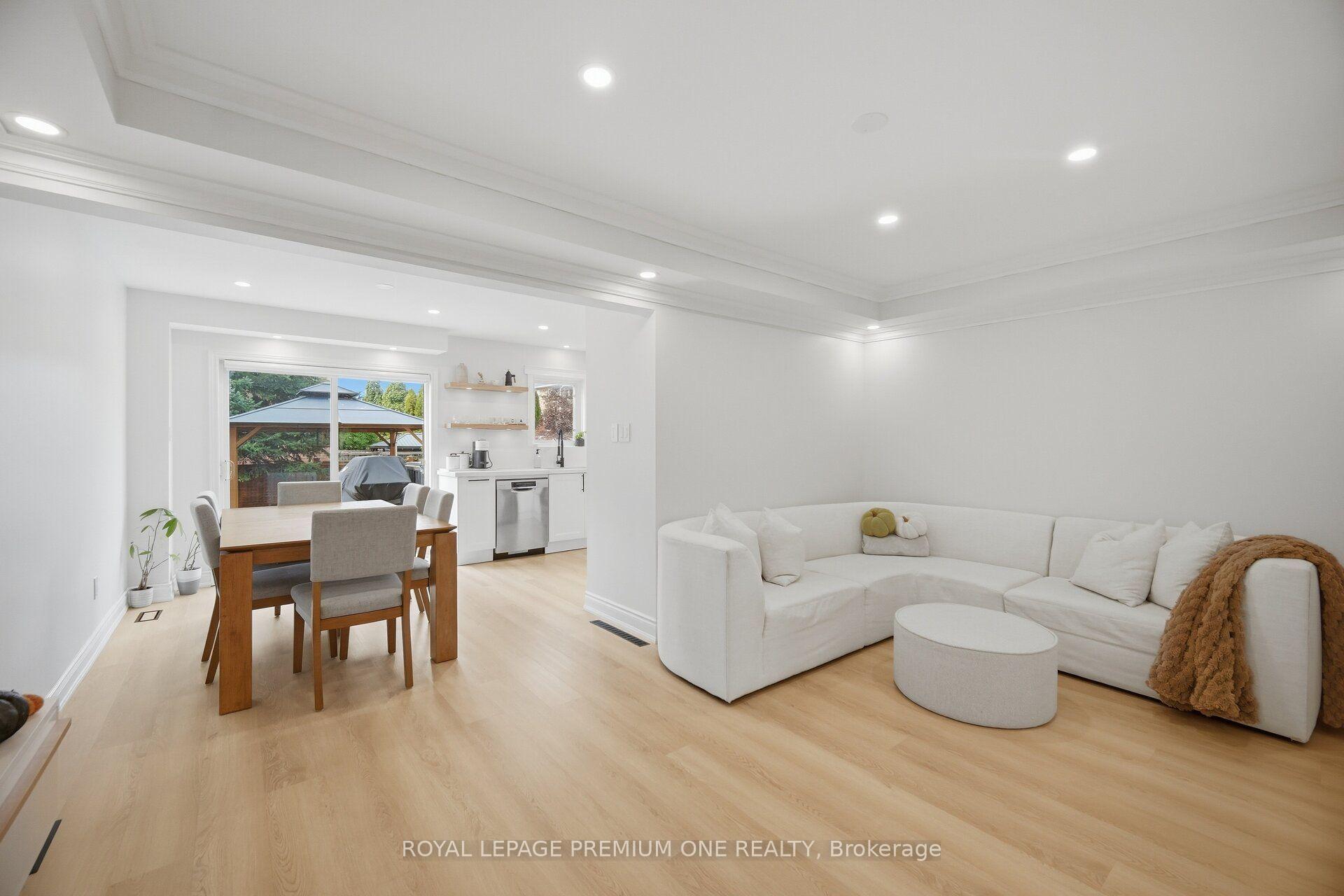 Photo 10 of 169 Venice Gate Drive, Vaughan, Vellore Village — HOMEH