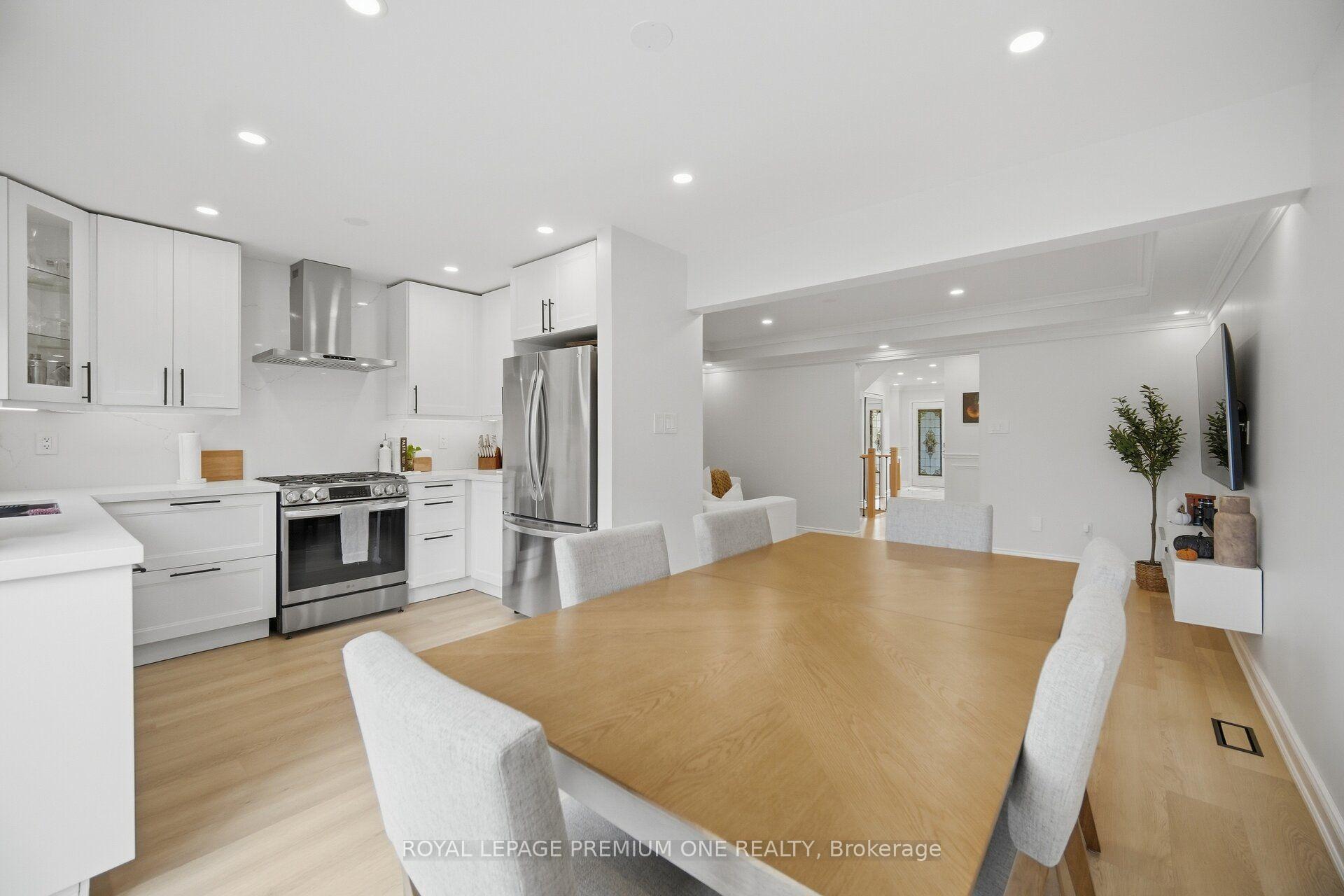 Photo 12 of 169 Venice Gate Drive, Vaughan, Vellore Village — HOMEH