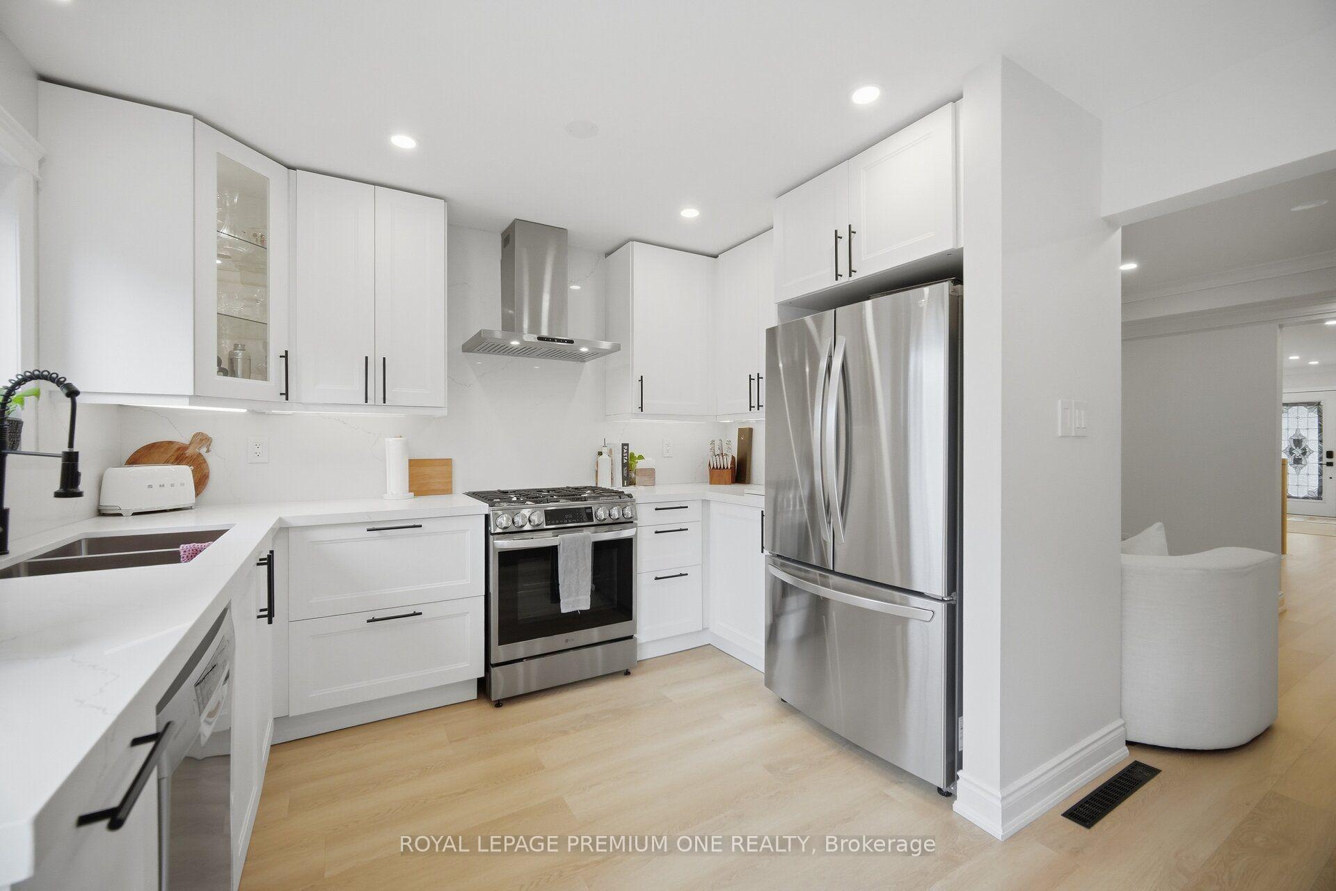 Photo 15 of 169 Venice Gate Drive, Vaughan, Vellore Village — HOMEH