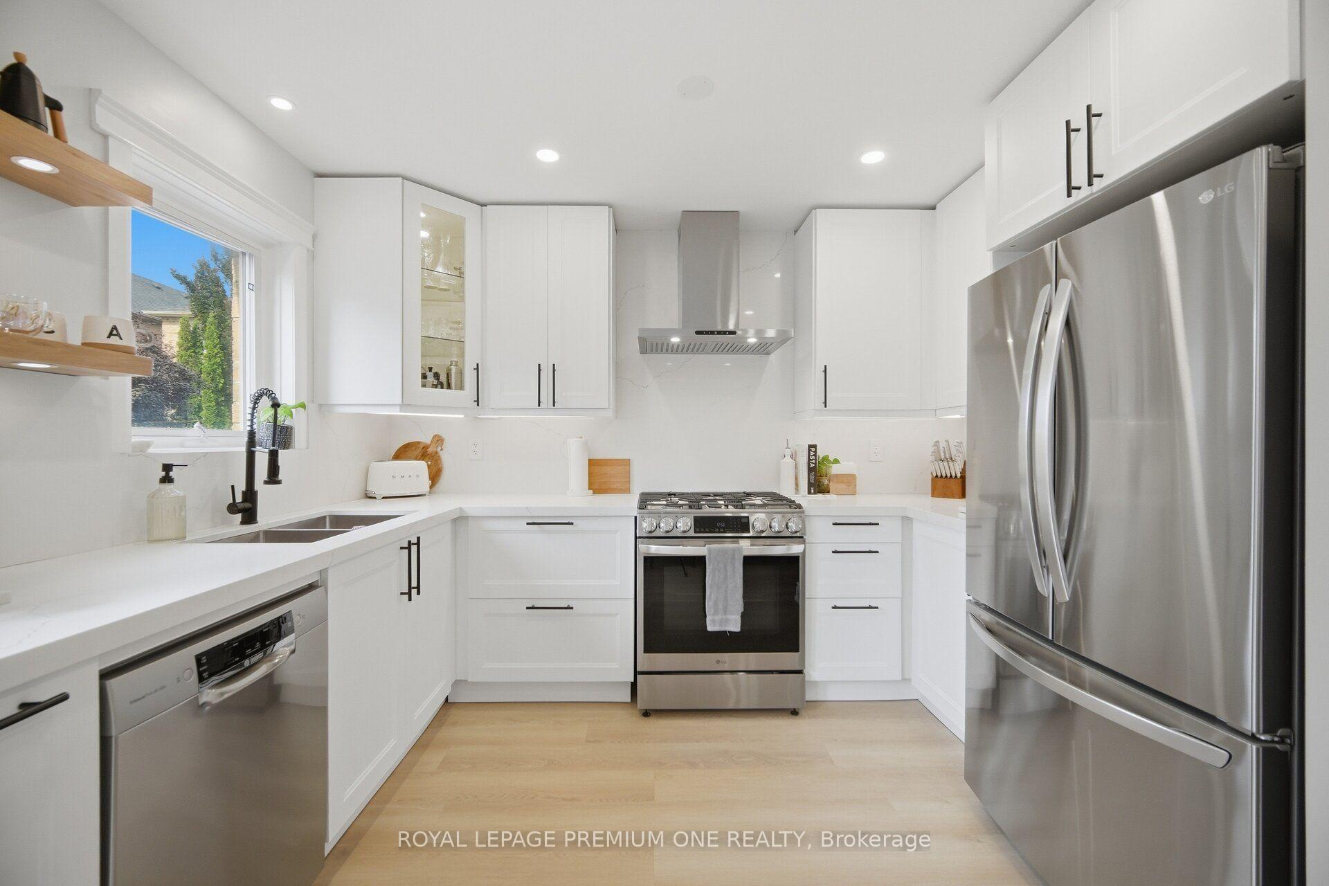 Photo 16 of 169 Venice Gate Drive, Vaughan, Vellore Village — HOMEH