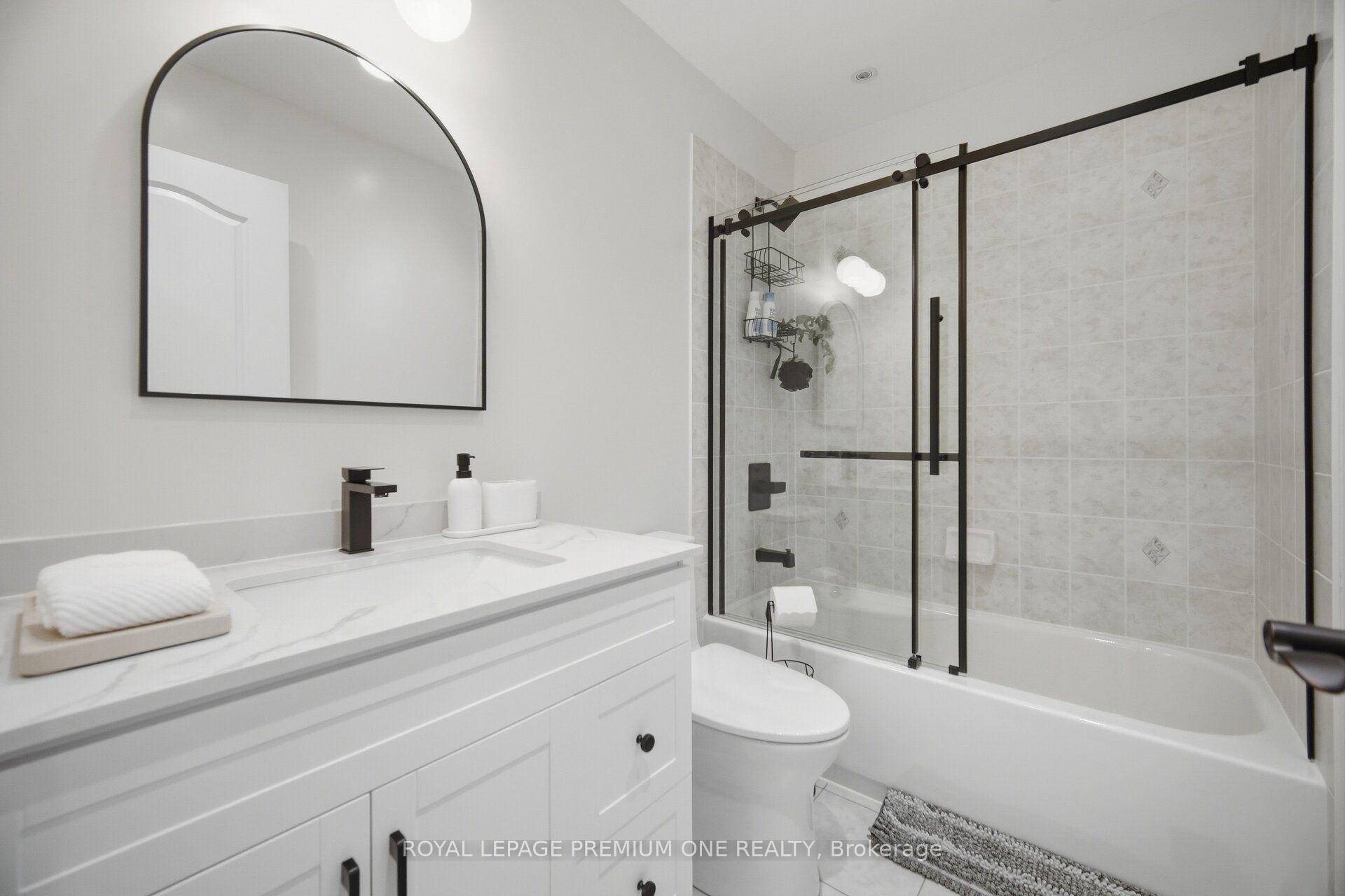 Photo 32 of 169 Venice Gate Drive, Vaughan, Vellore Village — HOMEH