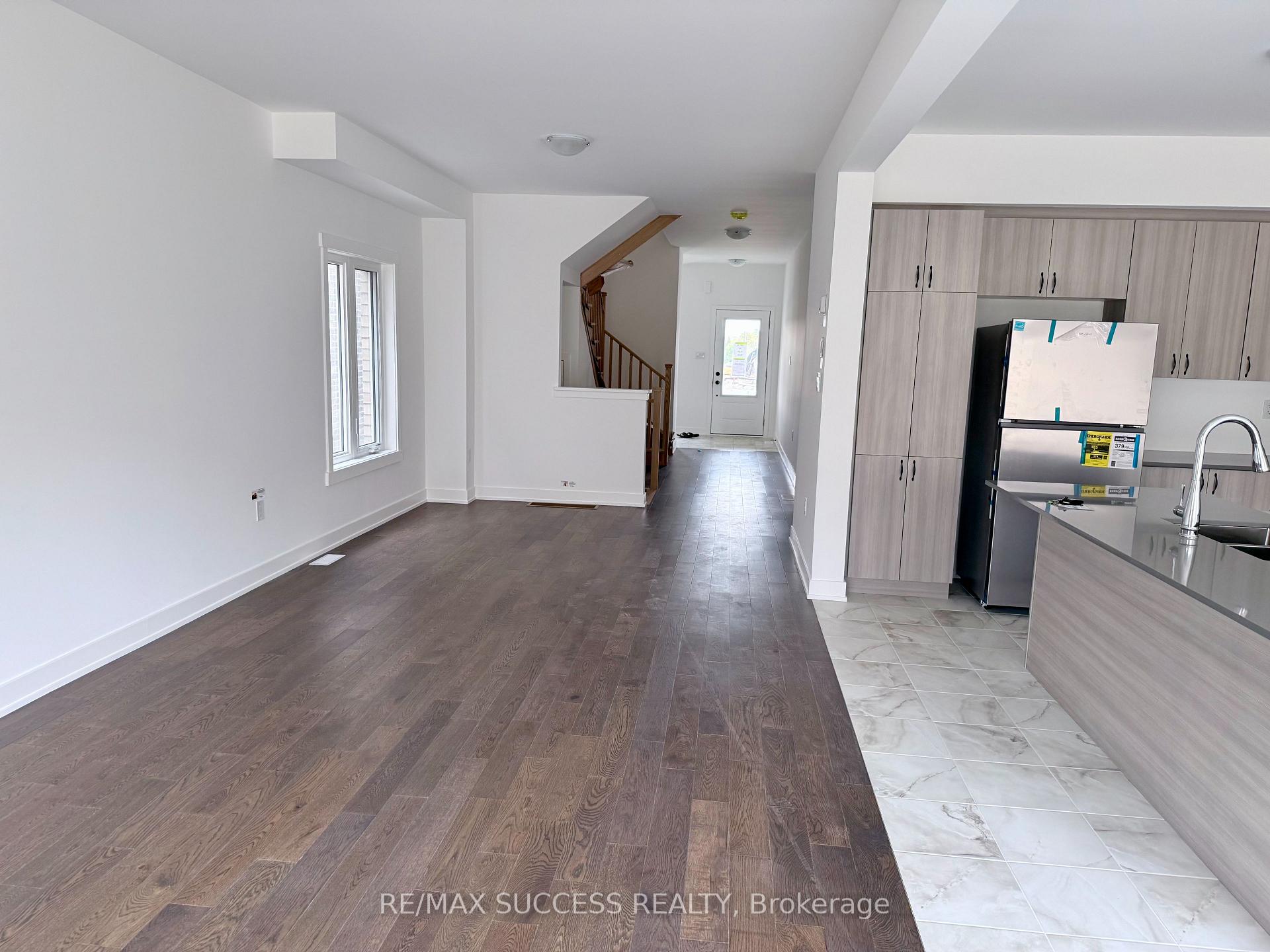 Photo 3 of 95 Flan Boulevard, Barrie, Rural Barrie Southeast — HOMEH