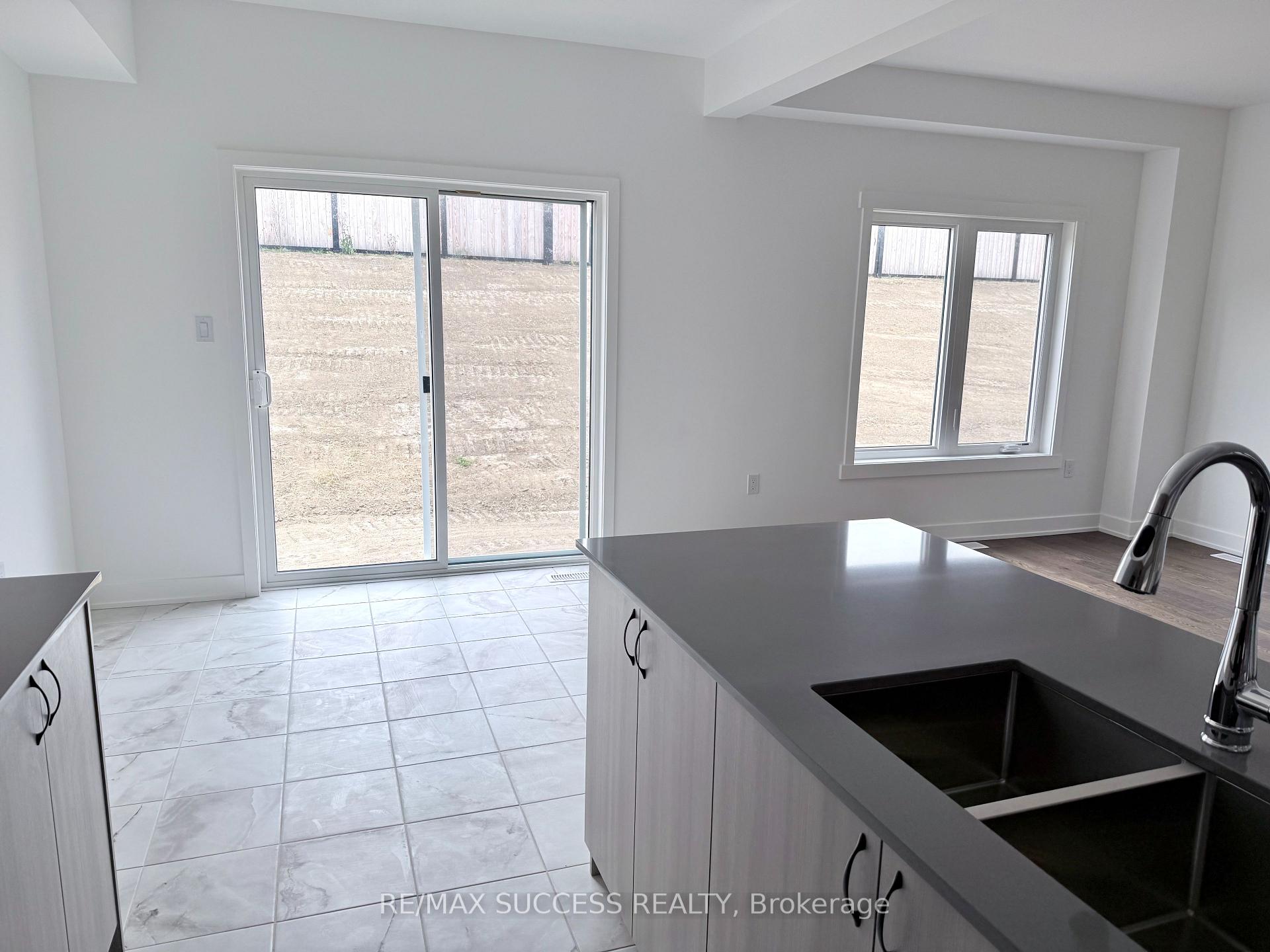 Photo 5 of 95 Flan Boulevard, Barrie, Rural Barrie Southeast — HOMEH