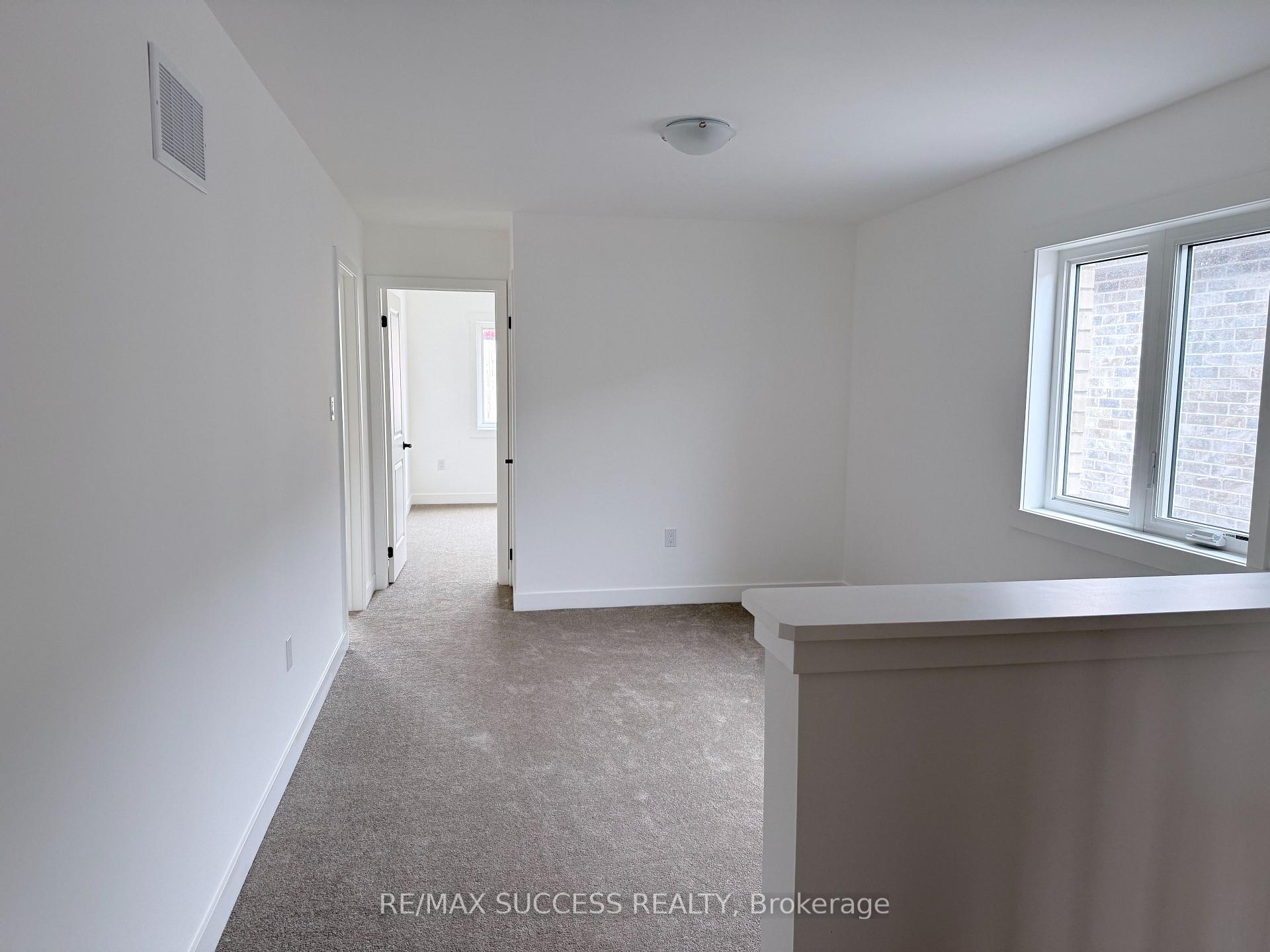 Photo 8 of 95 Flan Boulevard, Barrie, Rural Barrie Southeast — HOMEH