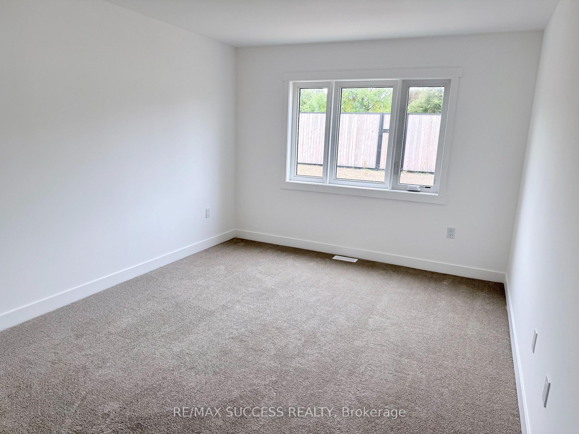 Photo 9 of 95 Flan Boulevard, Barrie, Rural Barrie Southeast — HOMEH