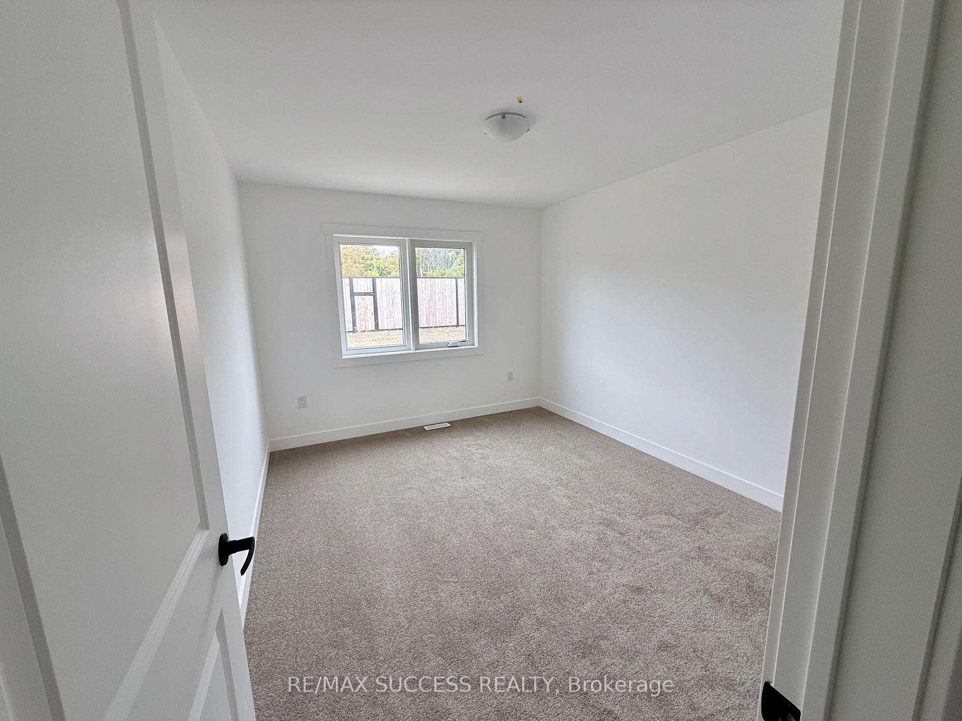 Photo 13 of 95 Flan Boulevard, Barrie, Rural Barrie Southeast — HOMEH