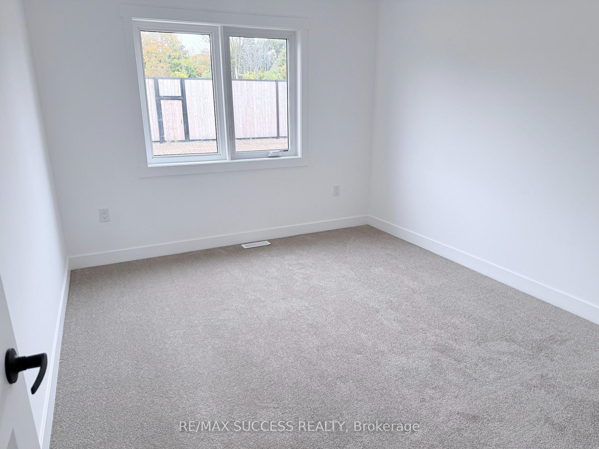 Photo 15 of 95 Flan Boulevard, Barrie, Rural Barrie Southeast — HOMEH