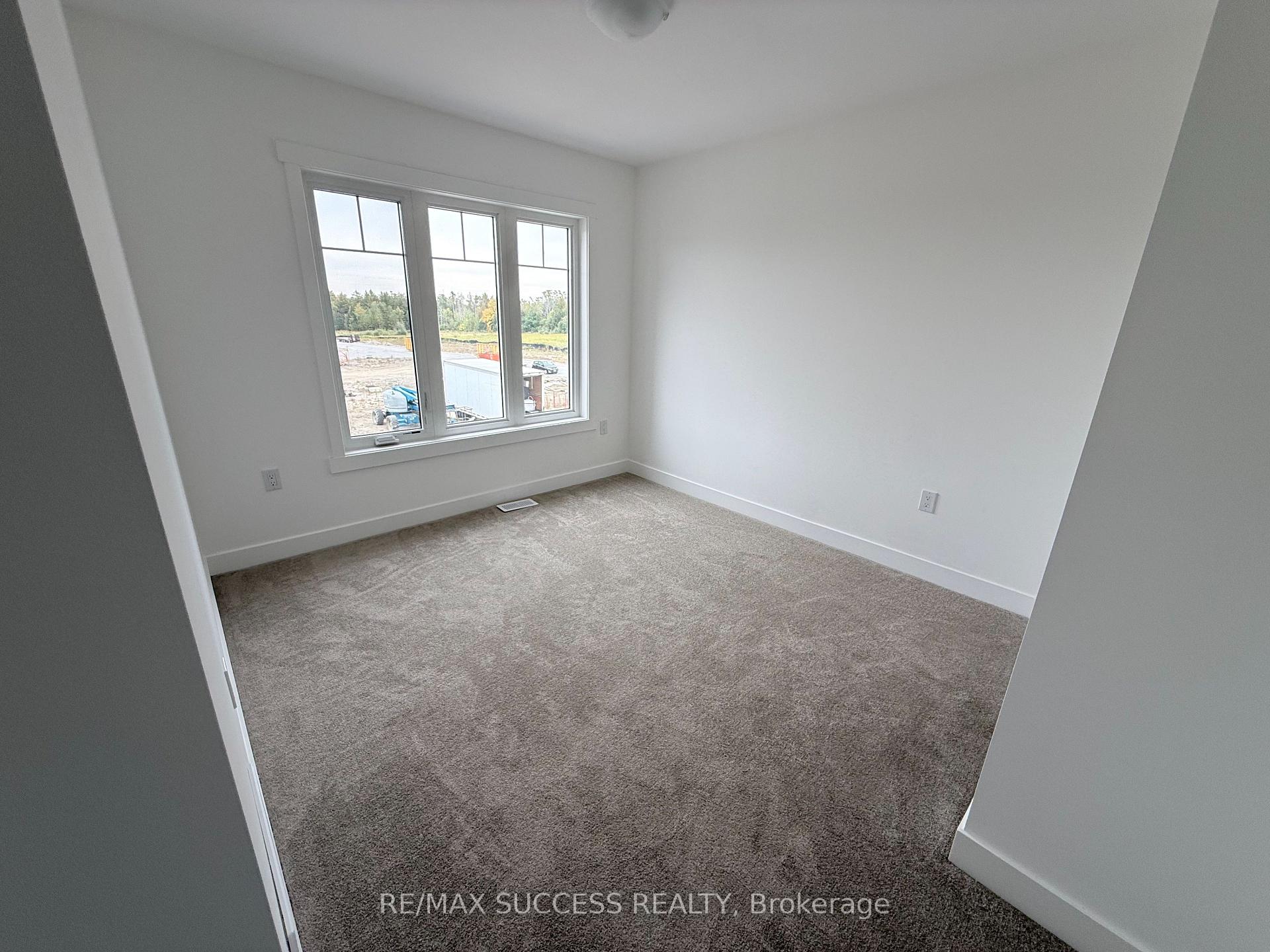 Photo 20 of 95 Flan Boulevard, Barrie, Rural Barrie Southeast — HOMEH