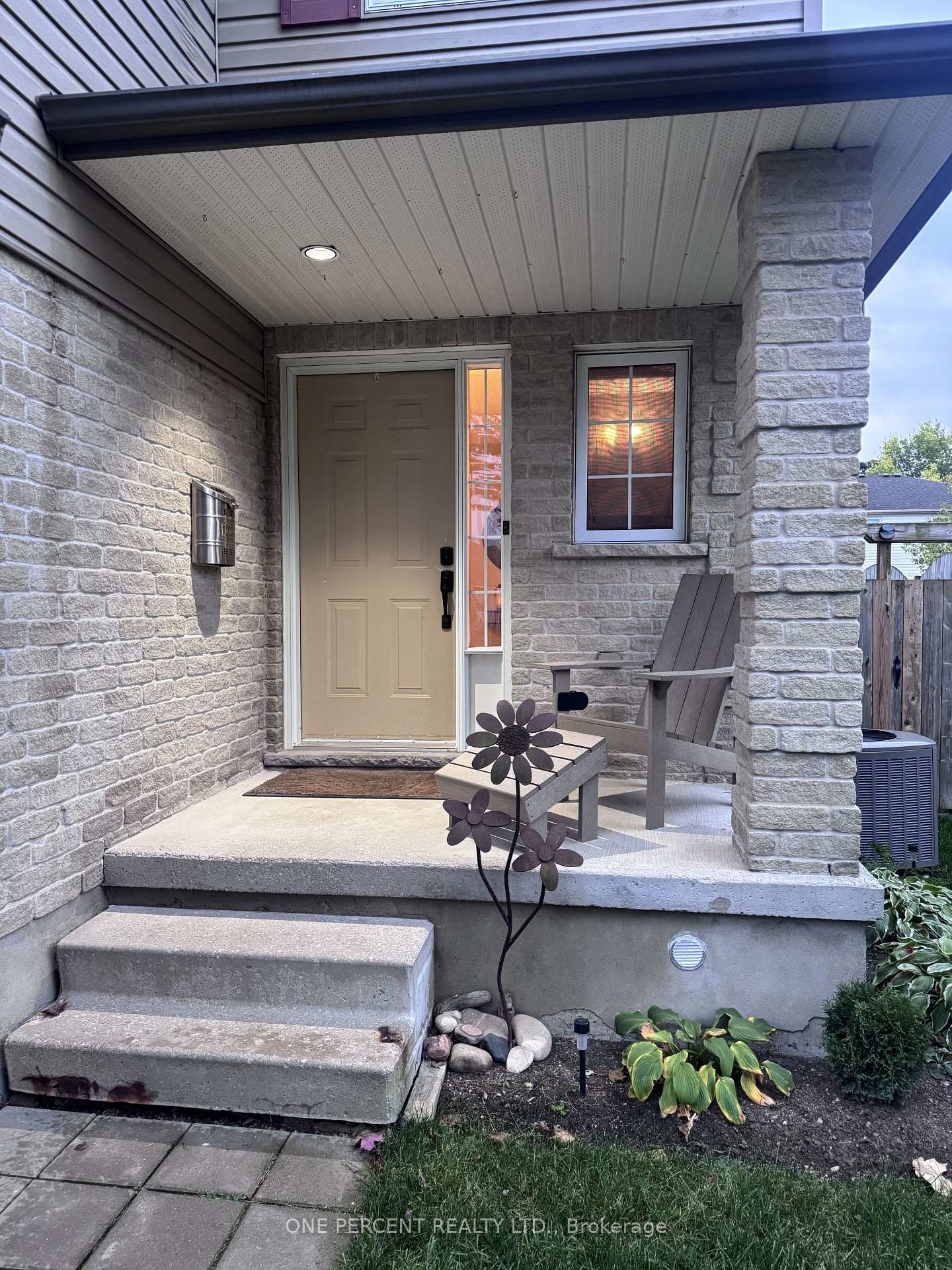 Photo 4 of 459 Albert Street, Stratford — HOMEH