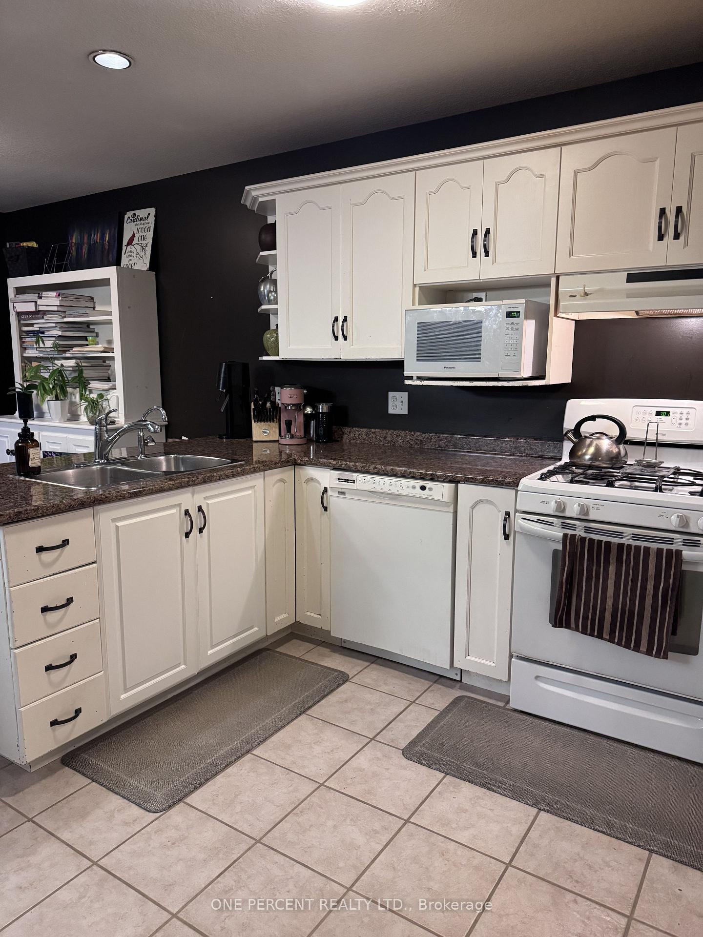 Photo 11 of 459 Albert Street, Stratford — HOMEH