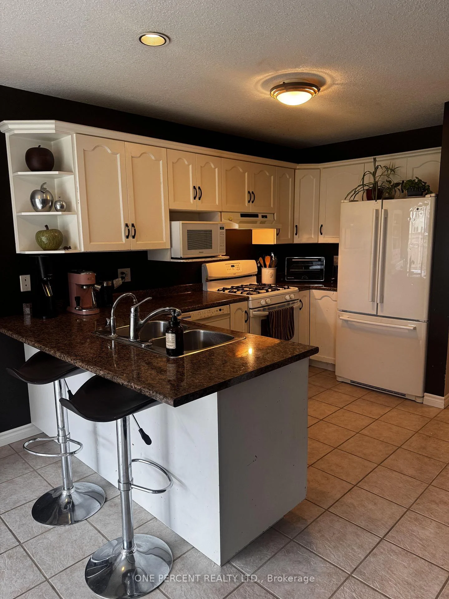 Photo 12 of 459 Albert Street, Stratford — HOMEH