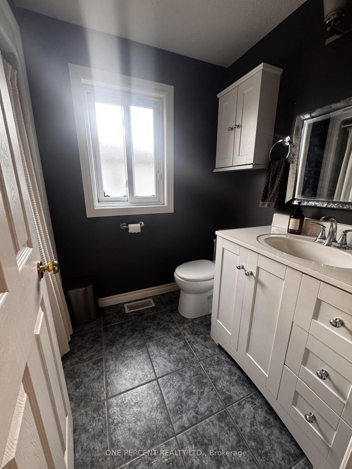 Photo 23 of 459 Albert Street, Stratford — HOMEH