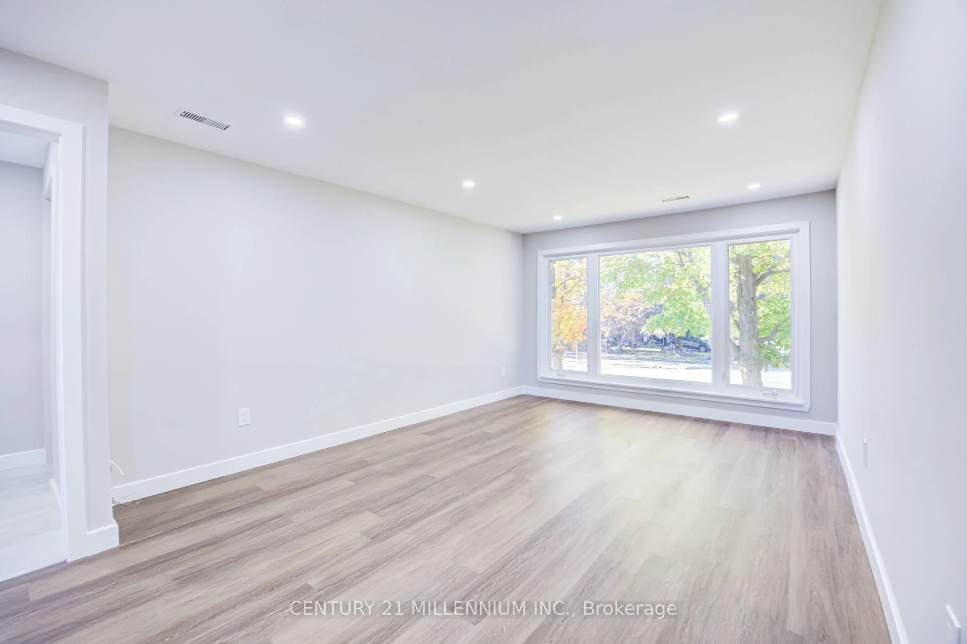 Photo 6 of Unit UNIT A, 58 Isabella Street, Brampton, Downtown Brampton — HOMEH