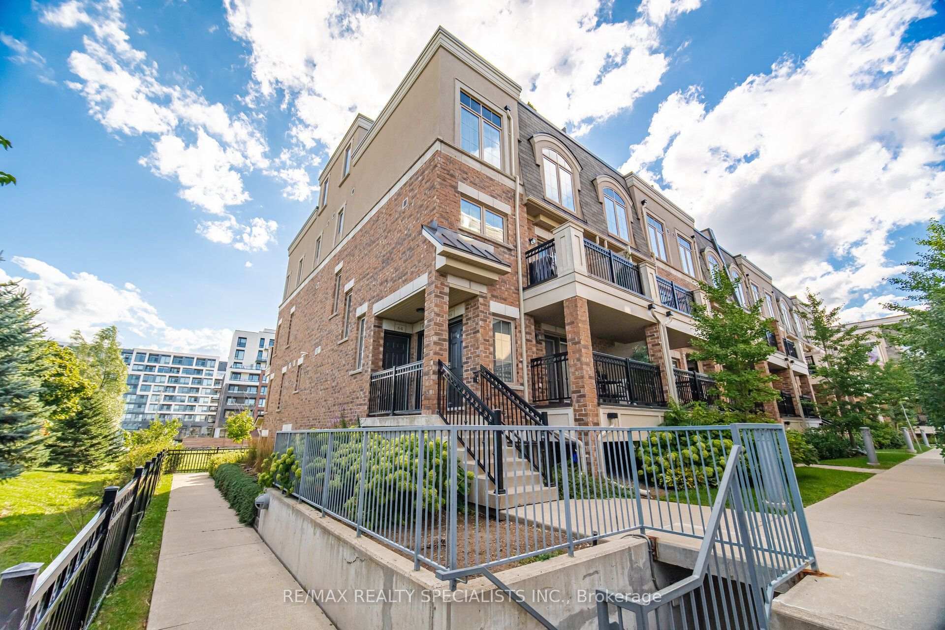 Photo 4 of Unit 66, 2441 Greenwich Drive, Oakville, Westmount — HOMEH
