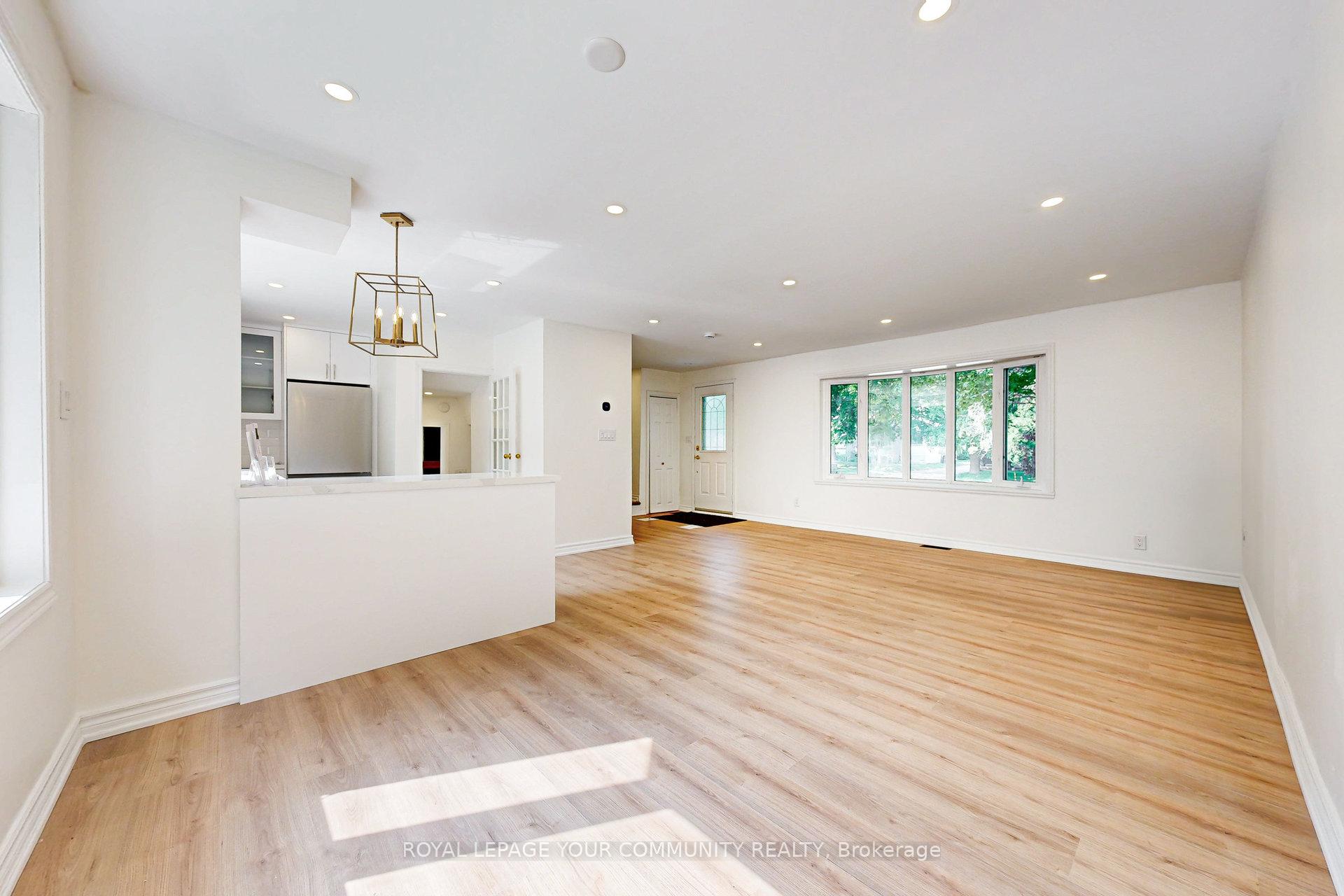 Photo 7 of Unit Main & 2nd, 83 Lundy's Lane, Newmarket, Huron Heights-Leslie Valley — HOMEH