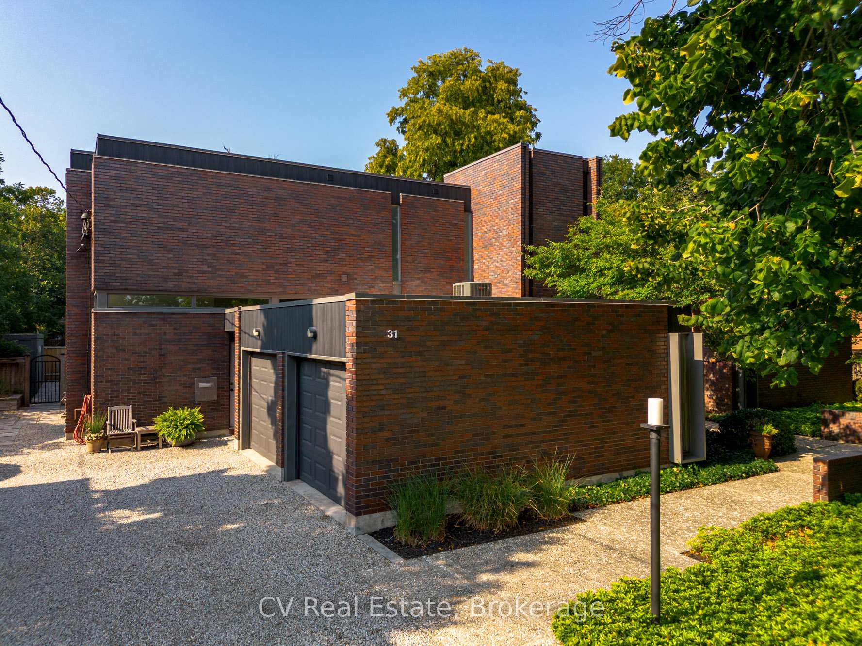 Photo 4 of 31 Auchmar Road, Hamilton, Mohawk — HOMEH