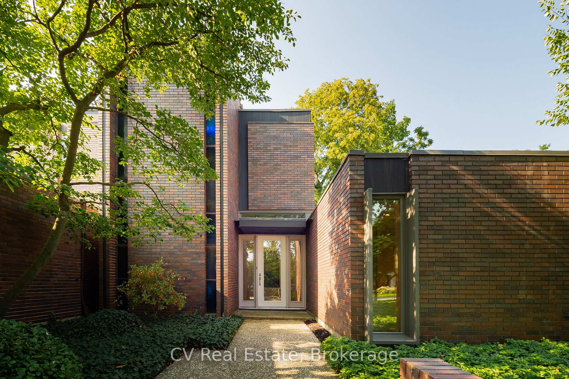 Photo 5 of 31 Auchmar Road, Hamilton, Mohawk — HOMEH