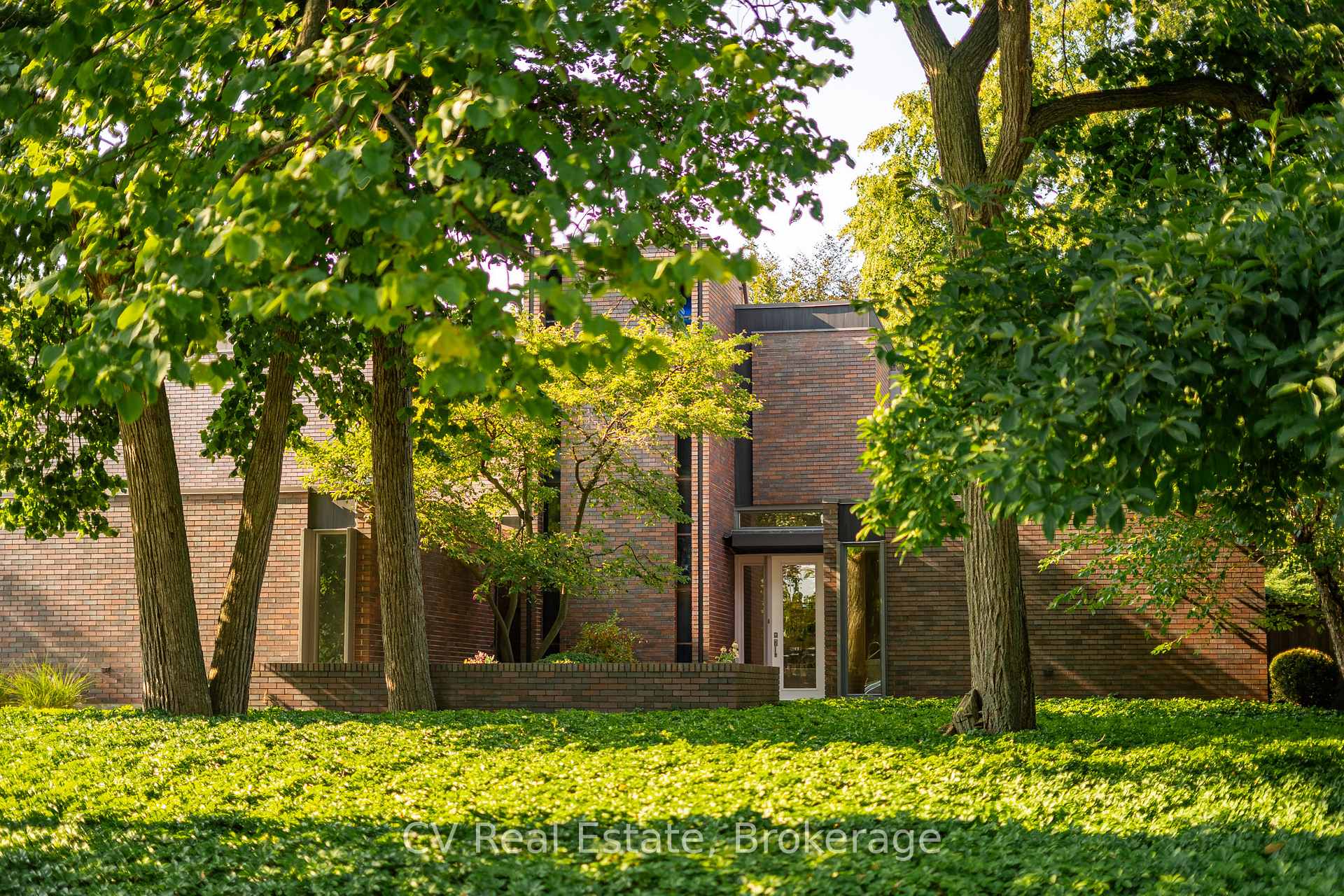 Photo 6 of 31 Auchmar Road, Hamilton, Mohawk — HOMEH
