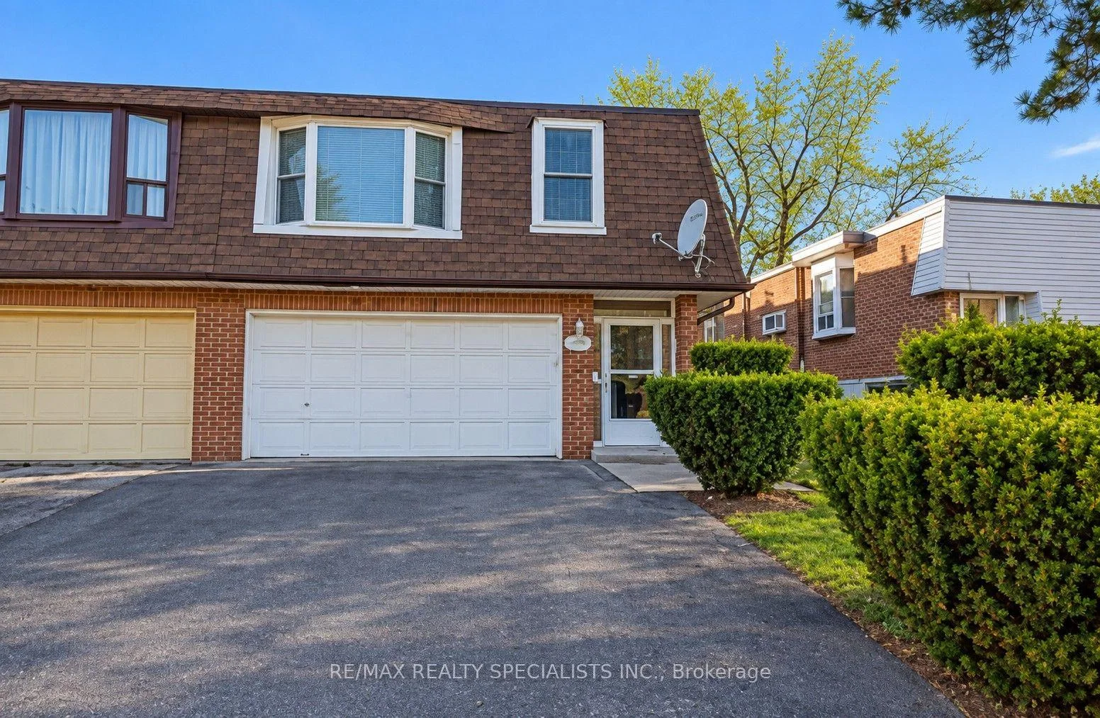 Front of Unit Upper, 290 Mcnicoll Avenue