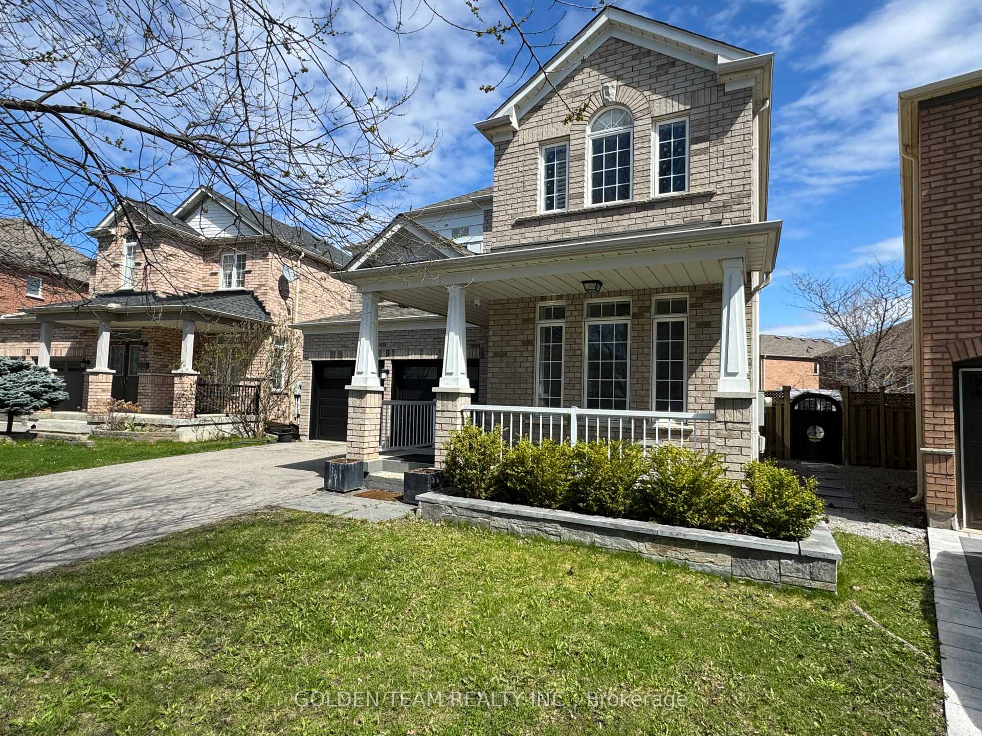 Photo 2 of 9 Ridgecrest Road, Markham, Berczy — HOMEH