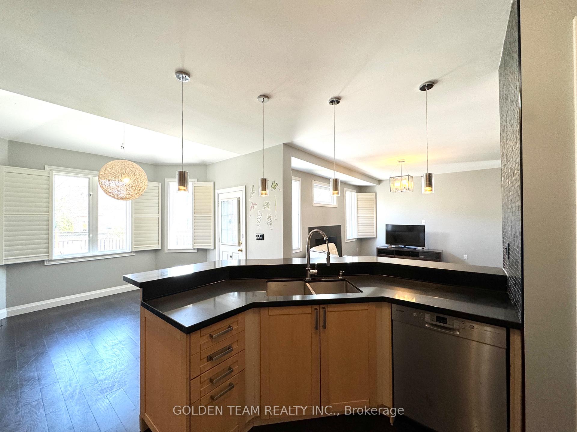 Photo 7 of 9 Ridgecrest Road, Markham, Berczy — HOMEH