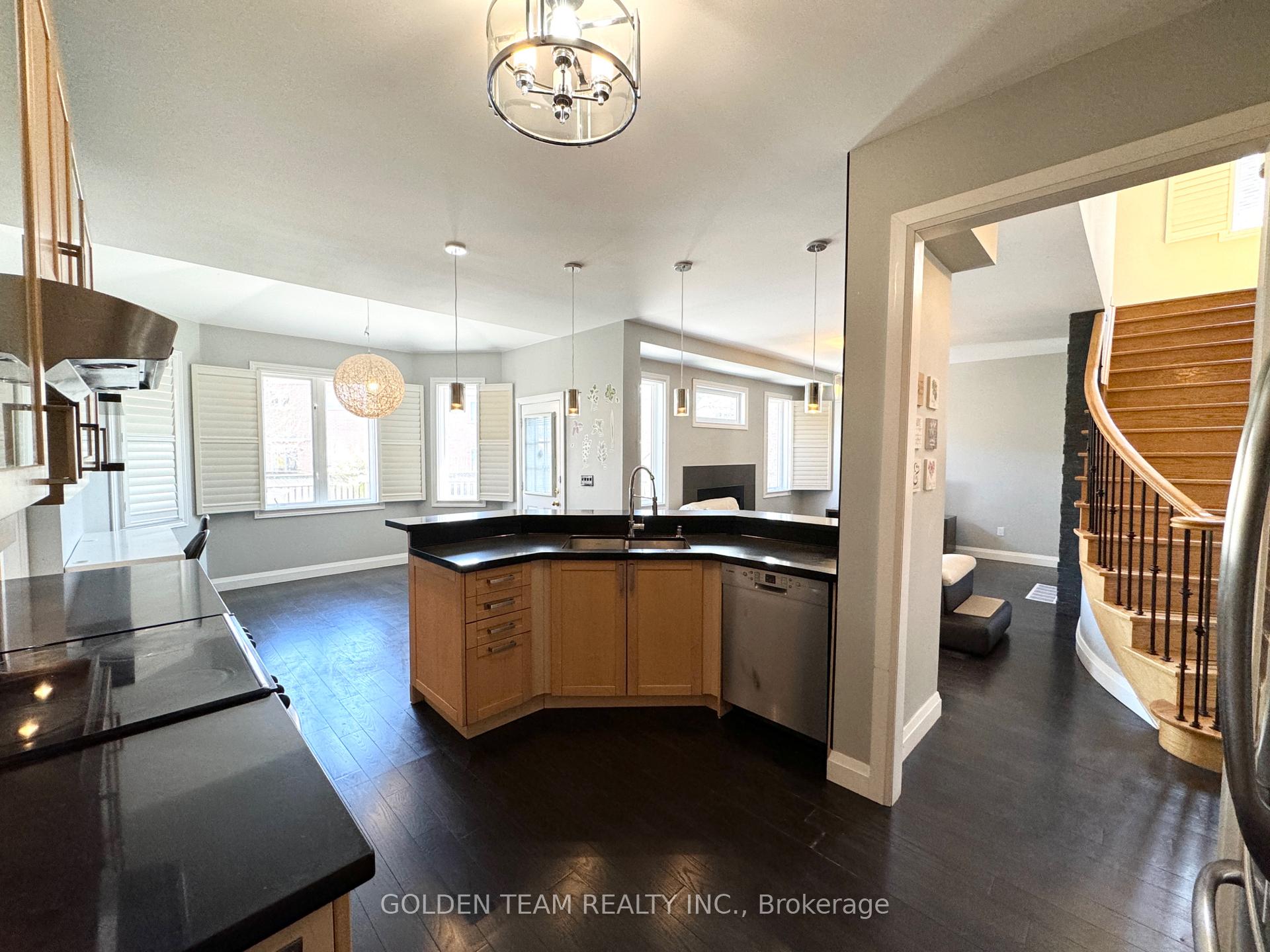 Photo 8 of 9 Ridgecrest Road, Markham, Berczy — HOMEH