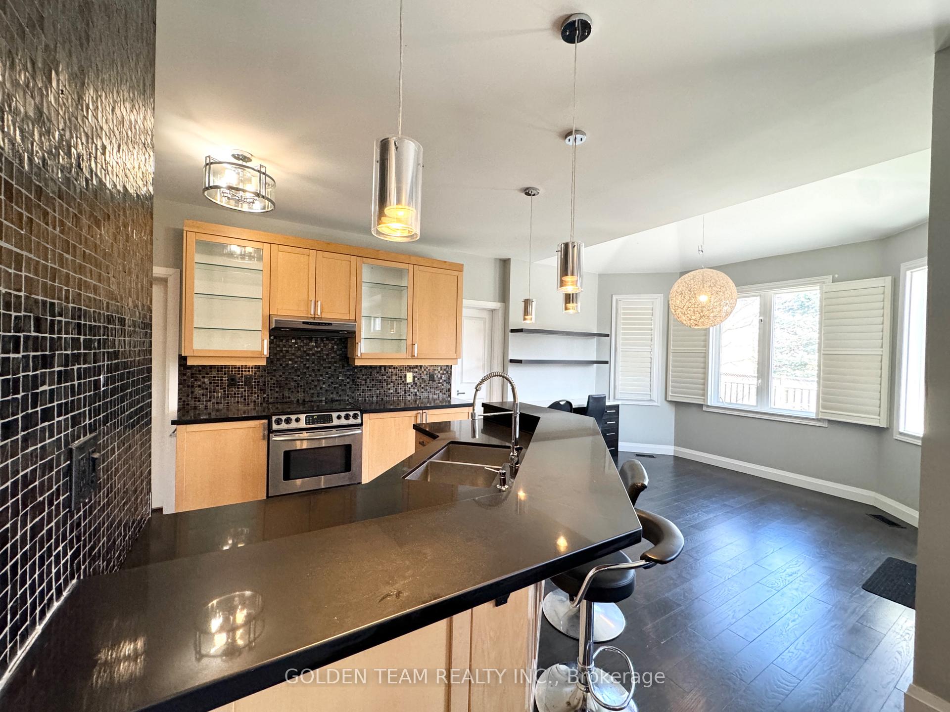 Photo 10 of 9 Ridgecrest Road, Markham, Berczy — HOMEH