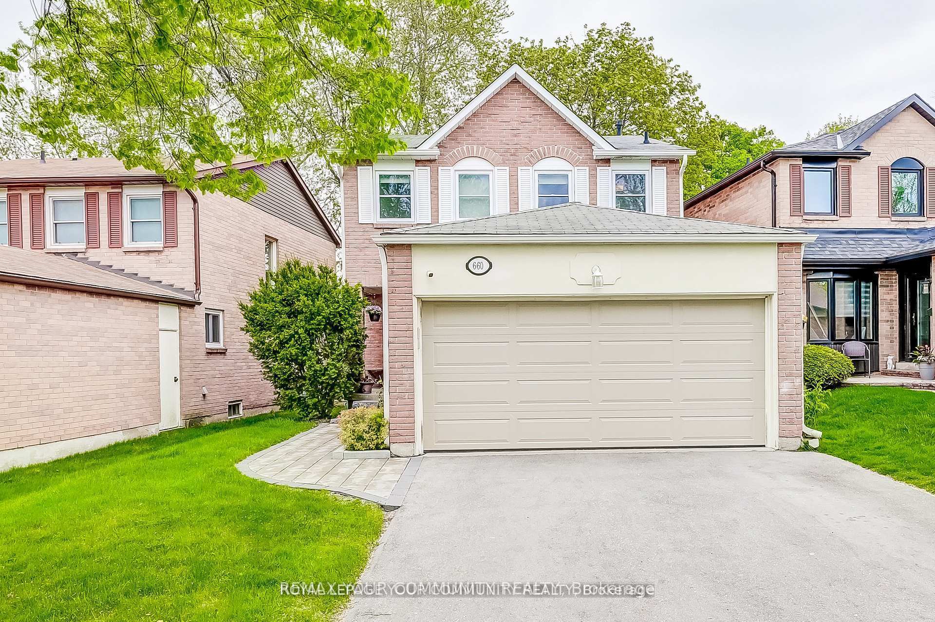 Photo 2 of 660 Foxwood Trail, Pickering, Amberlea — HOMEH