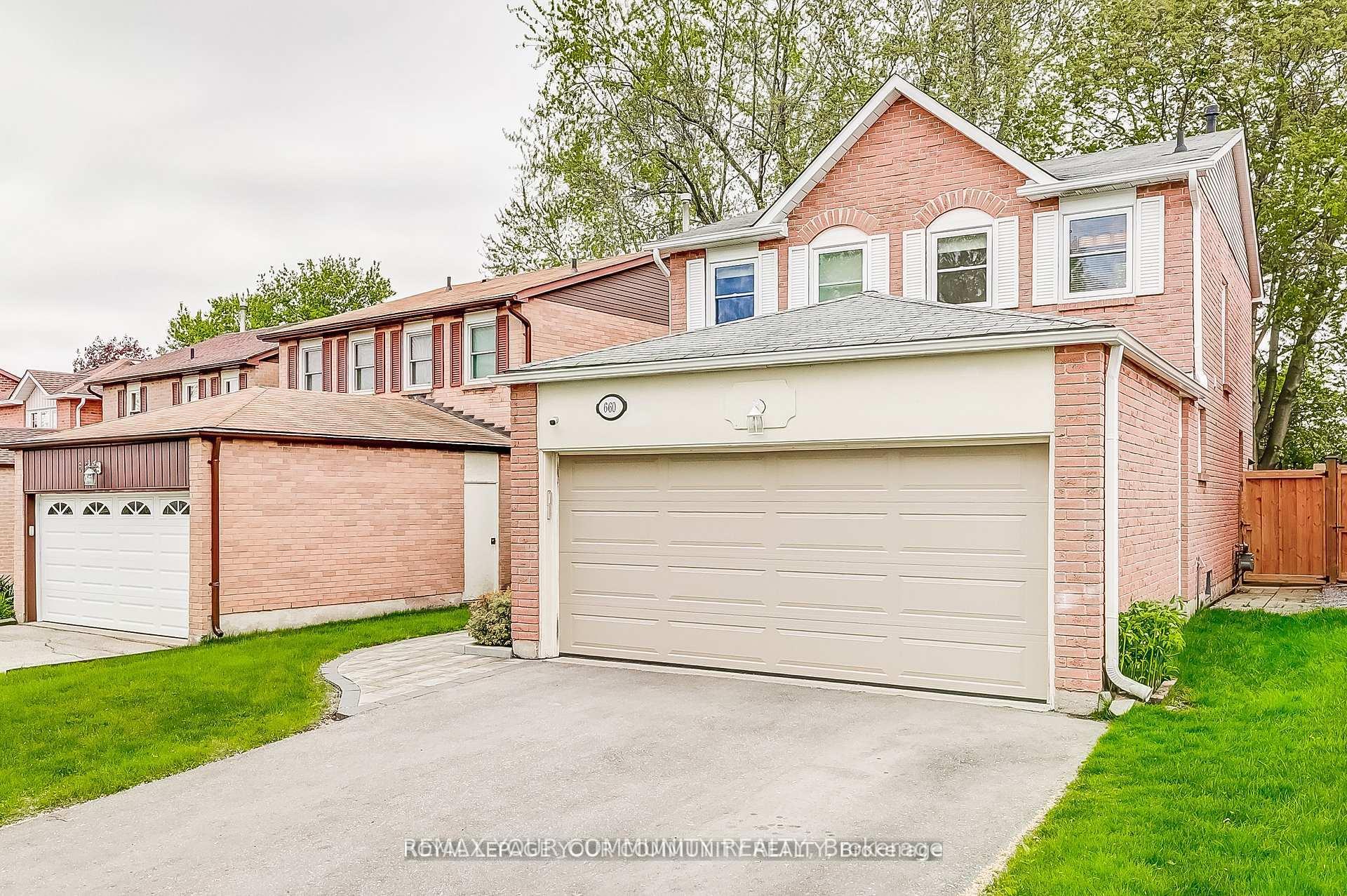 Photo 3 of 660 Foxwood Trail, Pickering, Amberlea — HOMEH