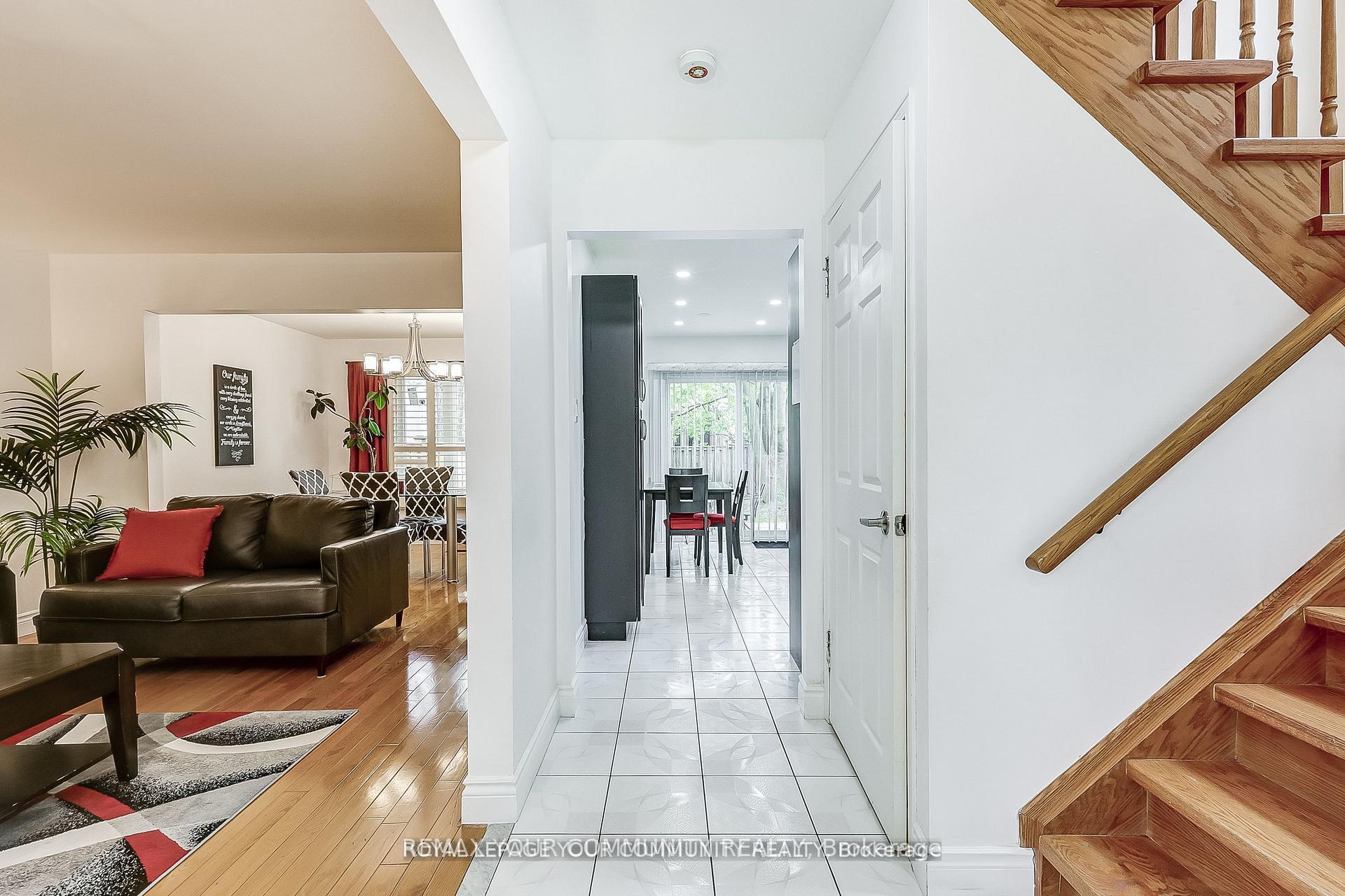 Photo 6 of 660 Foxwood Trail, Pickering, Amberlea — HOMEH