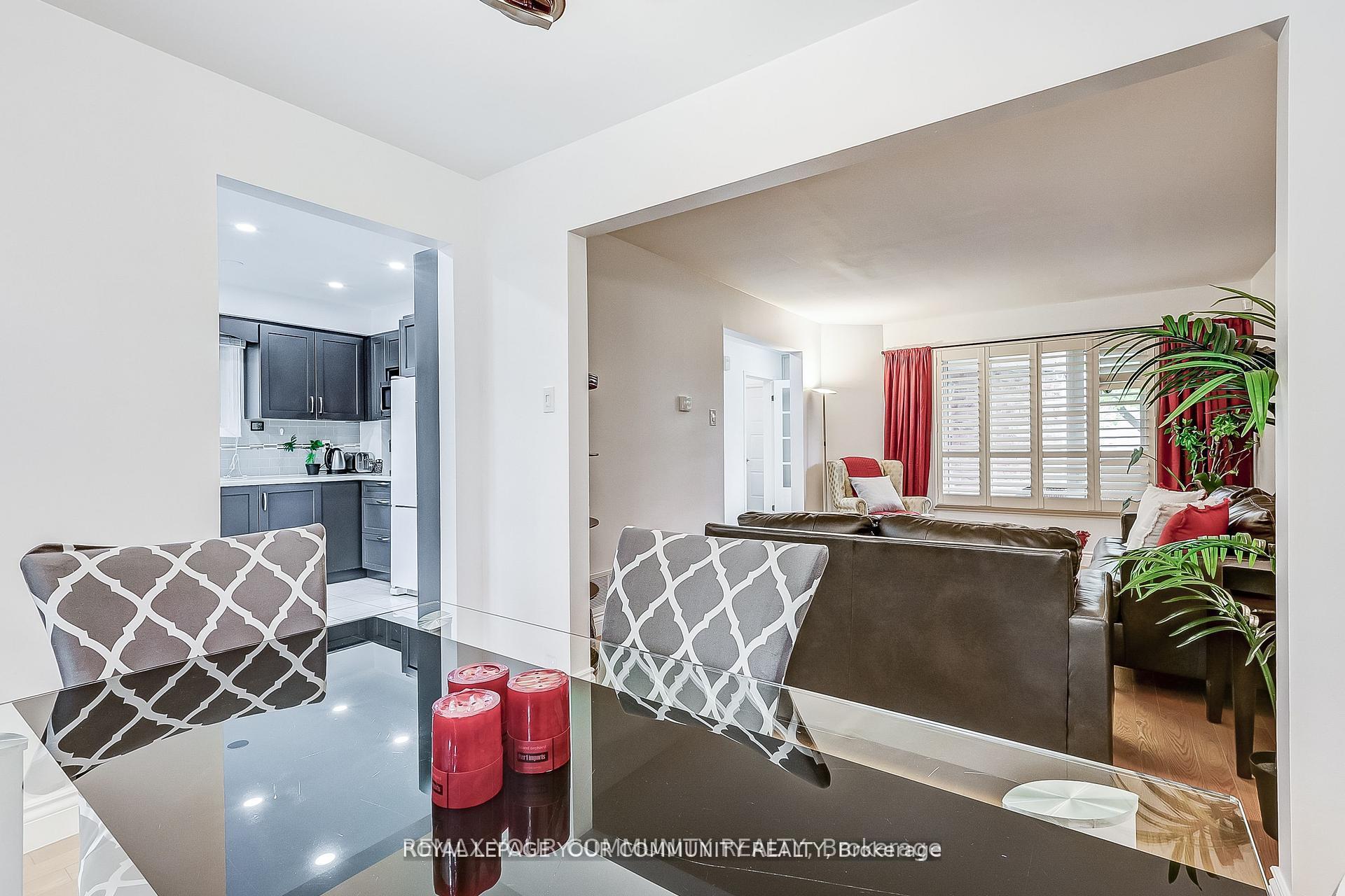 Photo 10 of 660 Foxwood Trail, Pickering, Amberlea — HOMEH