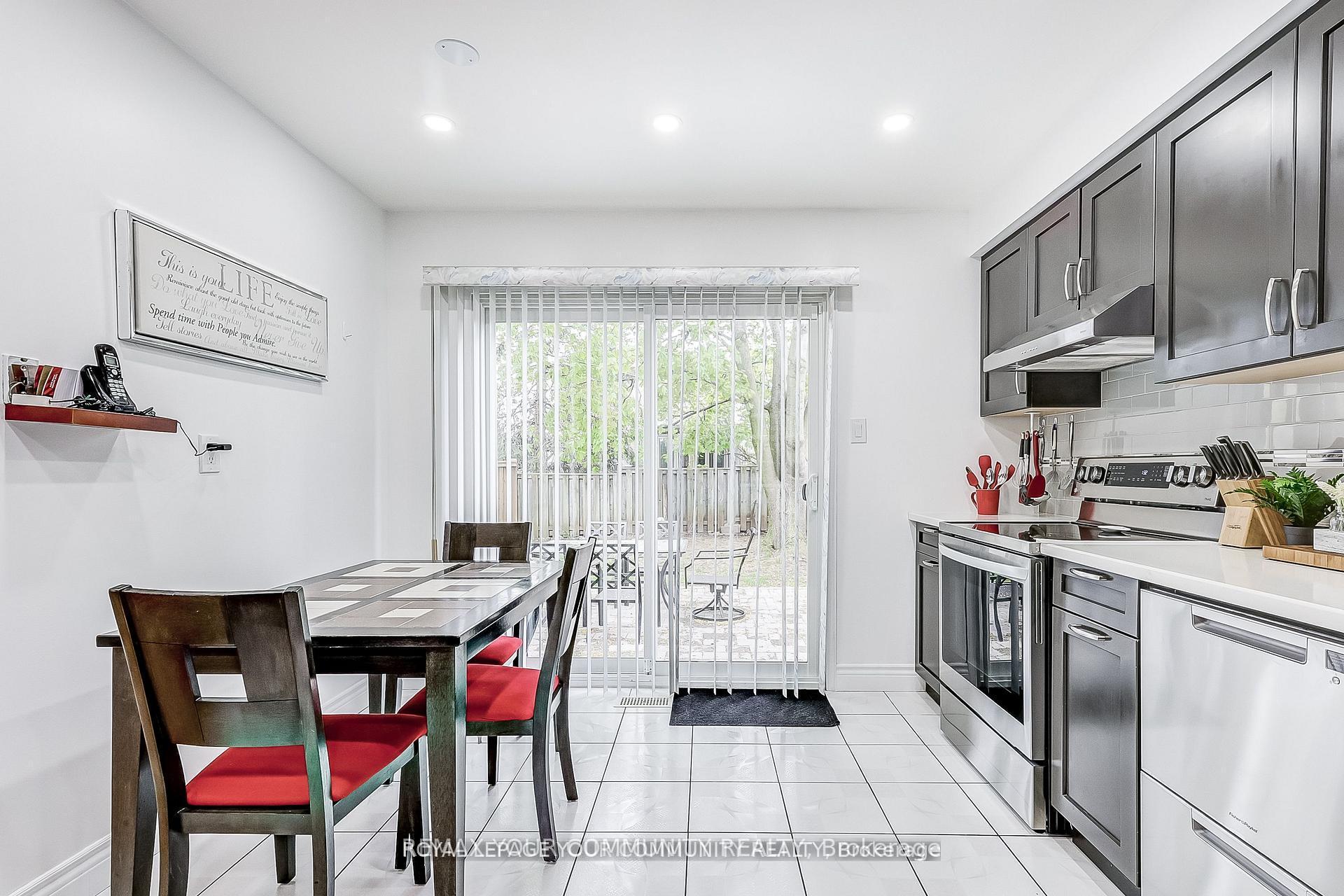 Photo 14 of 660 Foxwood Trail, Pickering, Amberlea — HOMEH