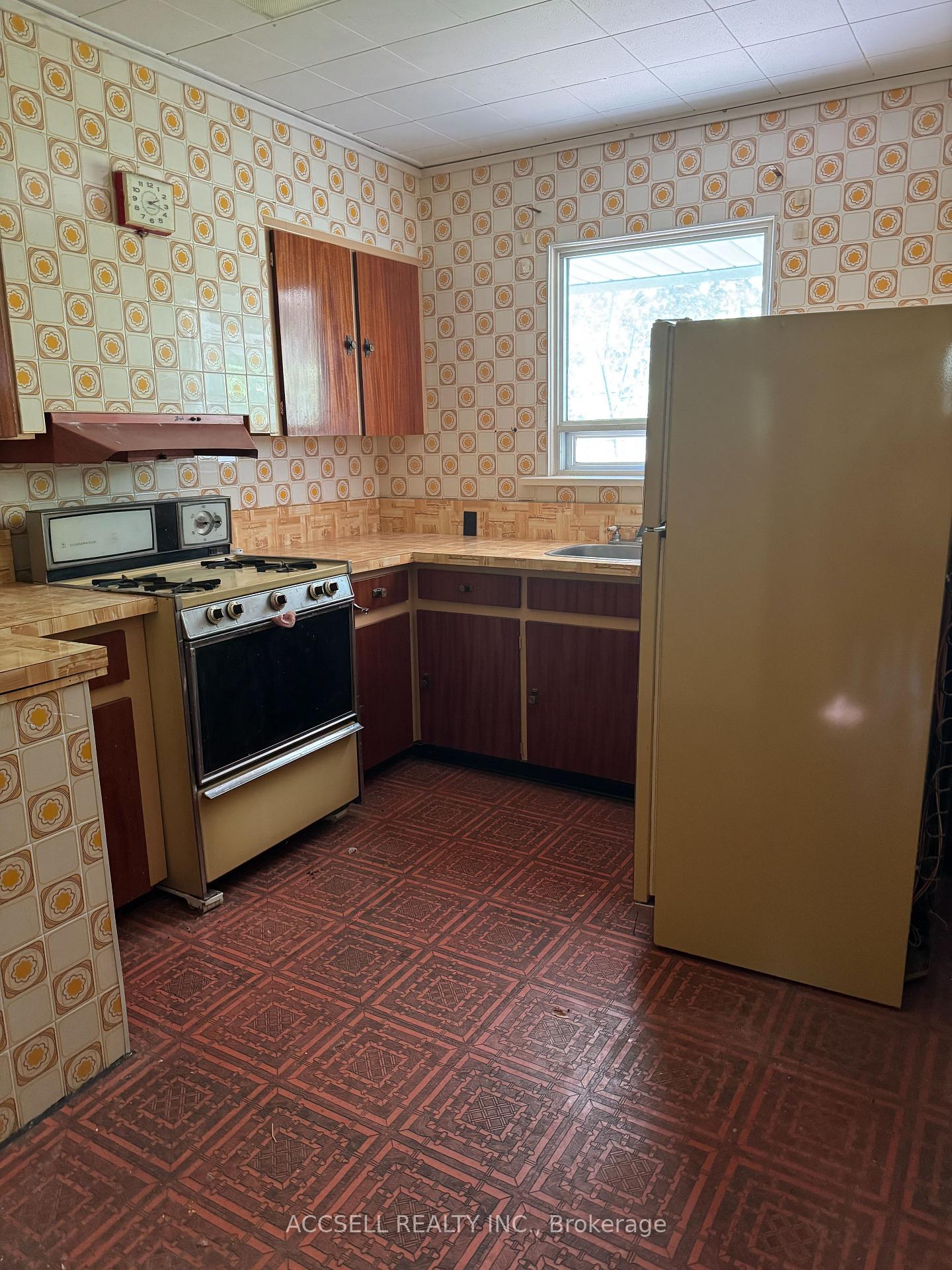 Photo 2 of 103 Donside Drive, Scarborough, Clairlea-Birchmount — HOMEH