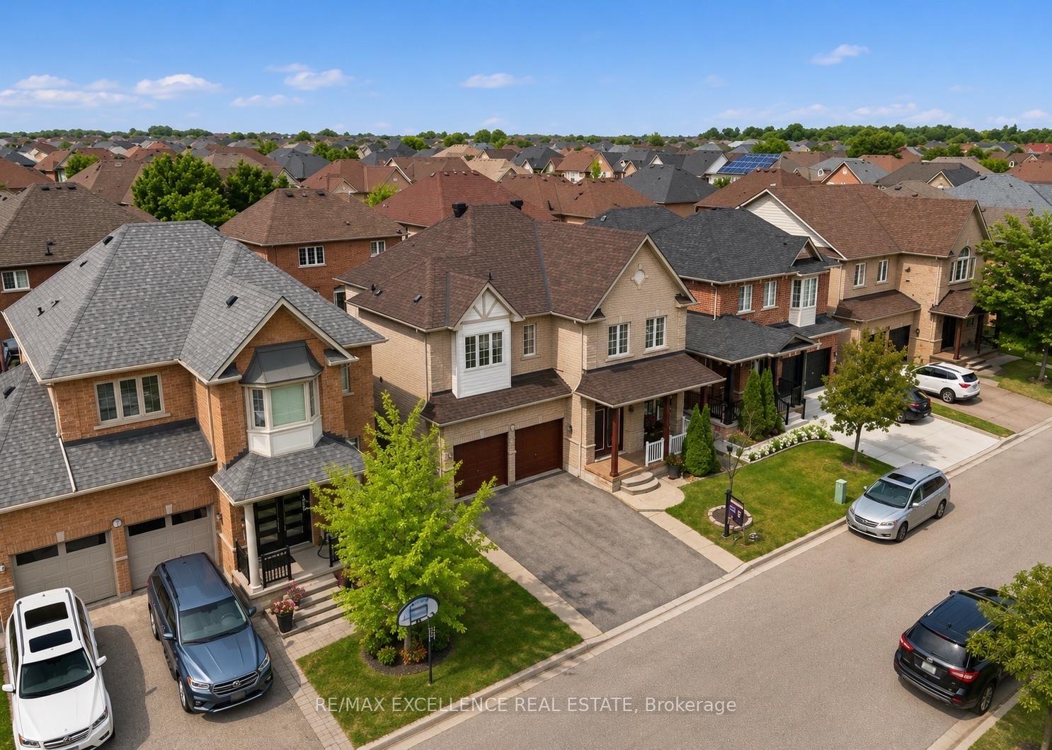Photo 2 of 21 Castle Mountain Drive, Brampton, Sandringham-Wellington — HOMEH