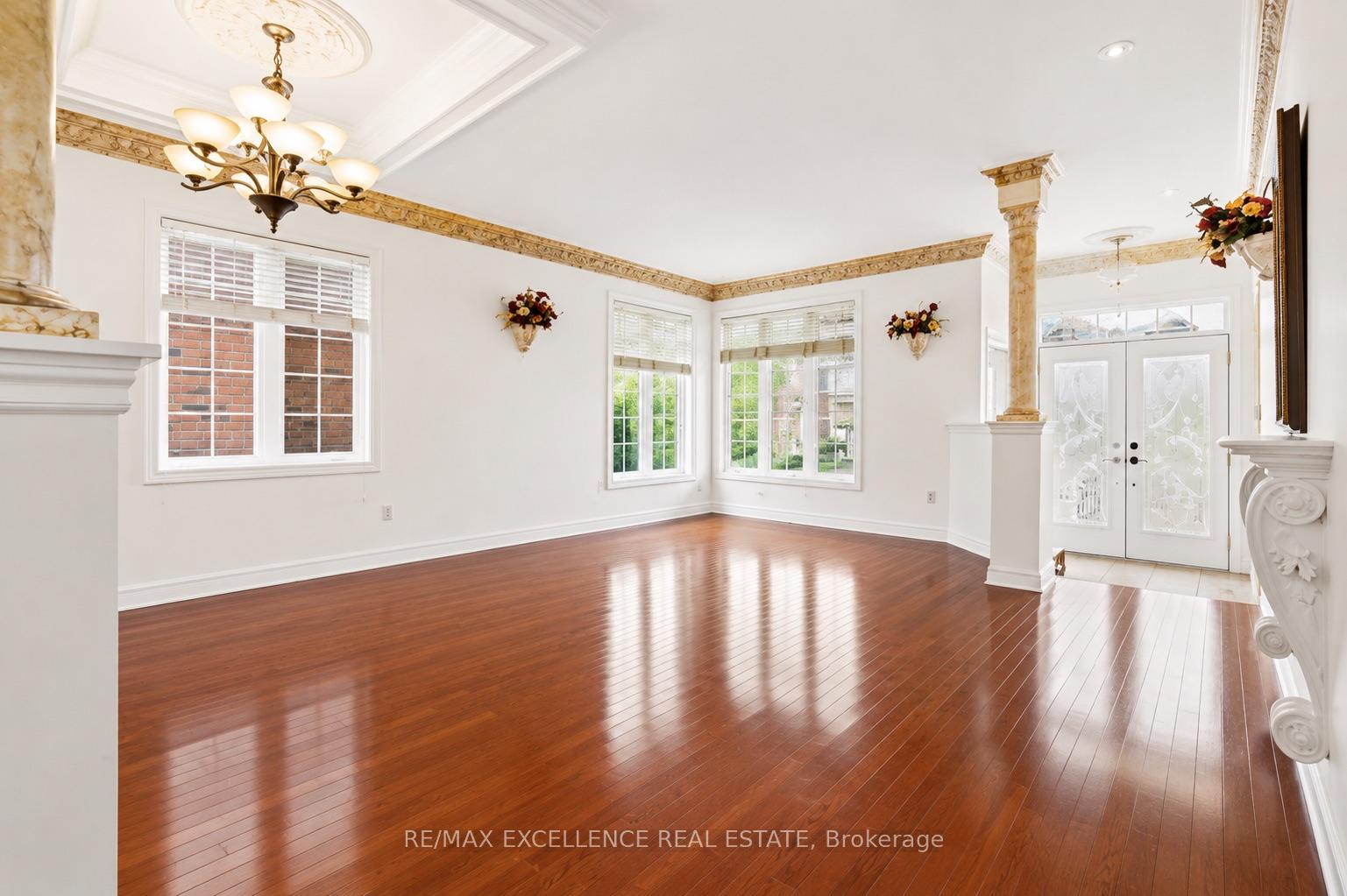 Photo 10 of 21 Castle Mountain Drive, Brampton, Sandringham-Wellington — HOMEH
