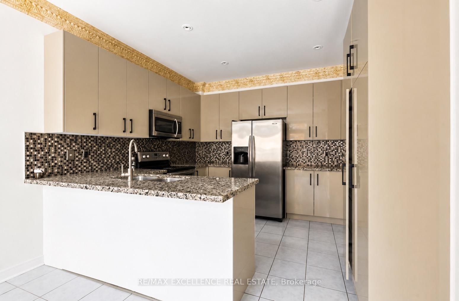 Photo 13 of 21 Castle Mountain Drive, Brampton, Sandringham-Wellington — HOMEH