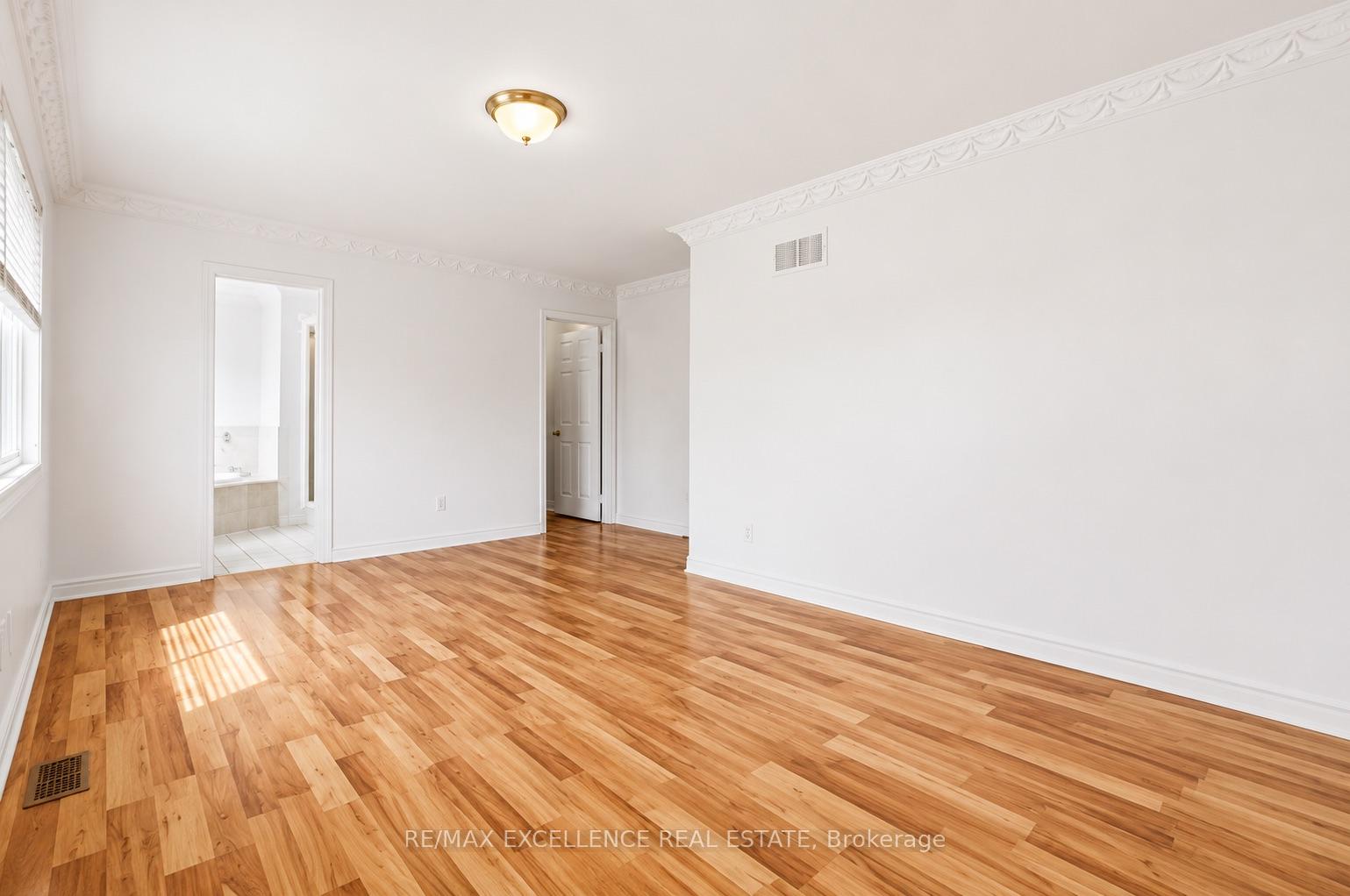 Photo 20 of 21 Castle Mountain Drive, Brampton, Sandringham-Wellington — HOMEH