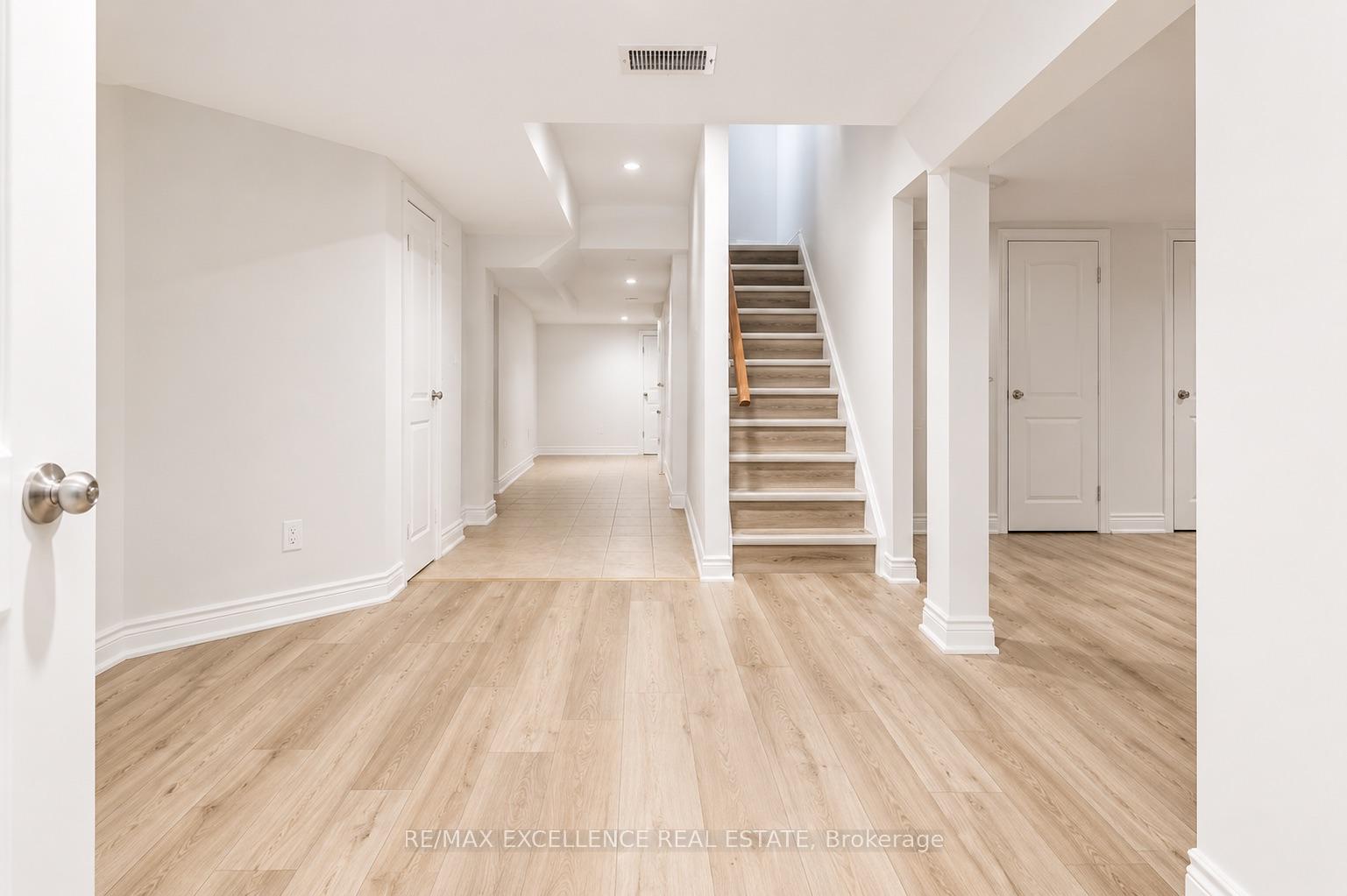 Photo 31 of 21 Castle Mountain Drive, Brampton, Sandringham-Wellington — HOMEH