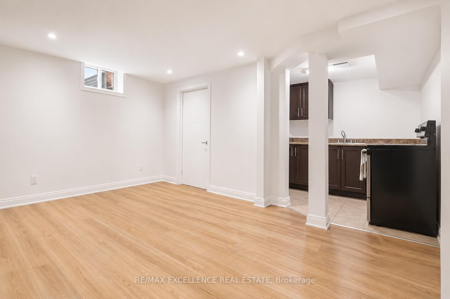 Photo 33 of 21 Castle Mountain Drive, Brampton, Sandringham-Wellington — HOMEH